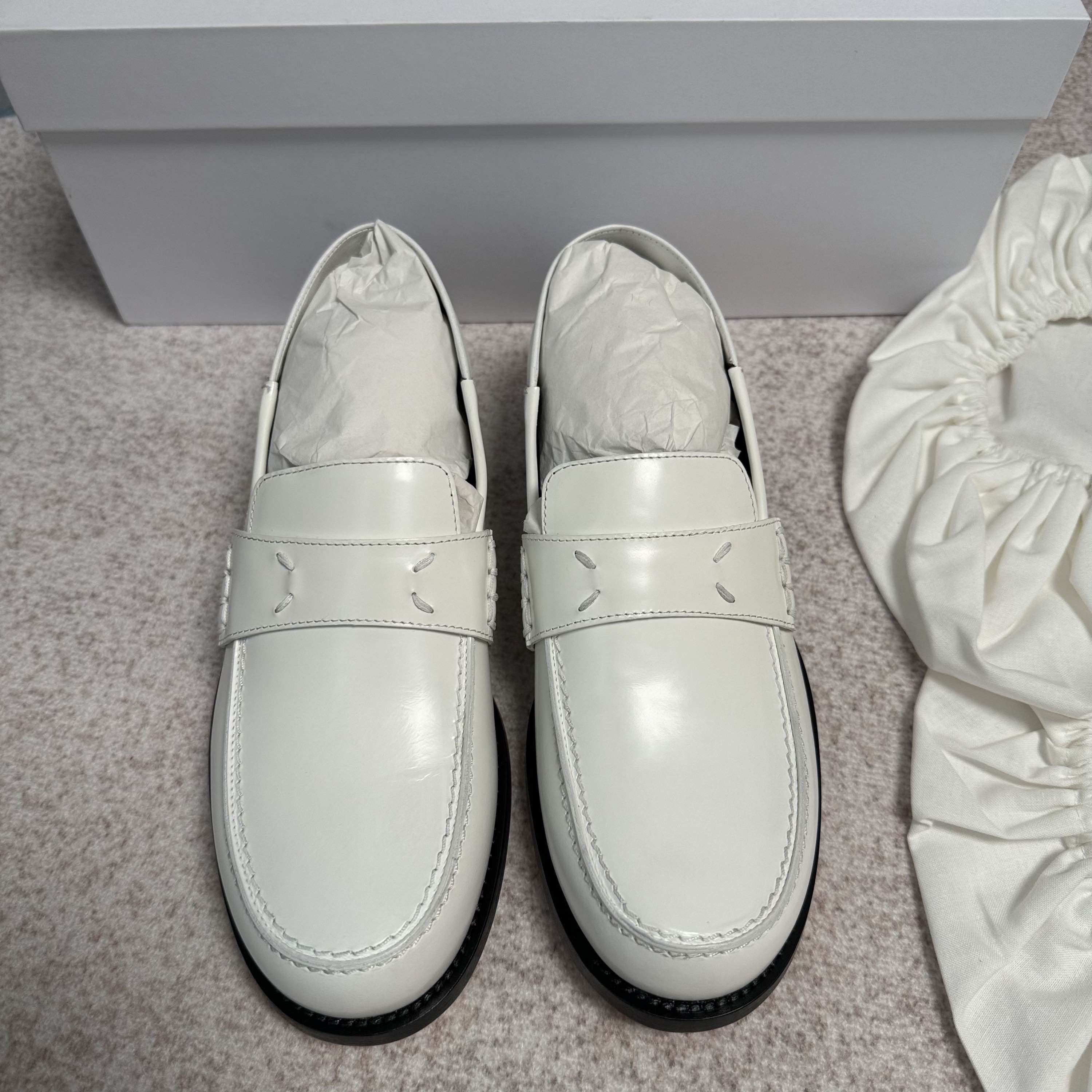 Maison Margiela Maison Margiela White Loafers Size 36.5 Size US 6.5 / IT 36.5 - 2 Thumbnail