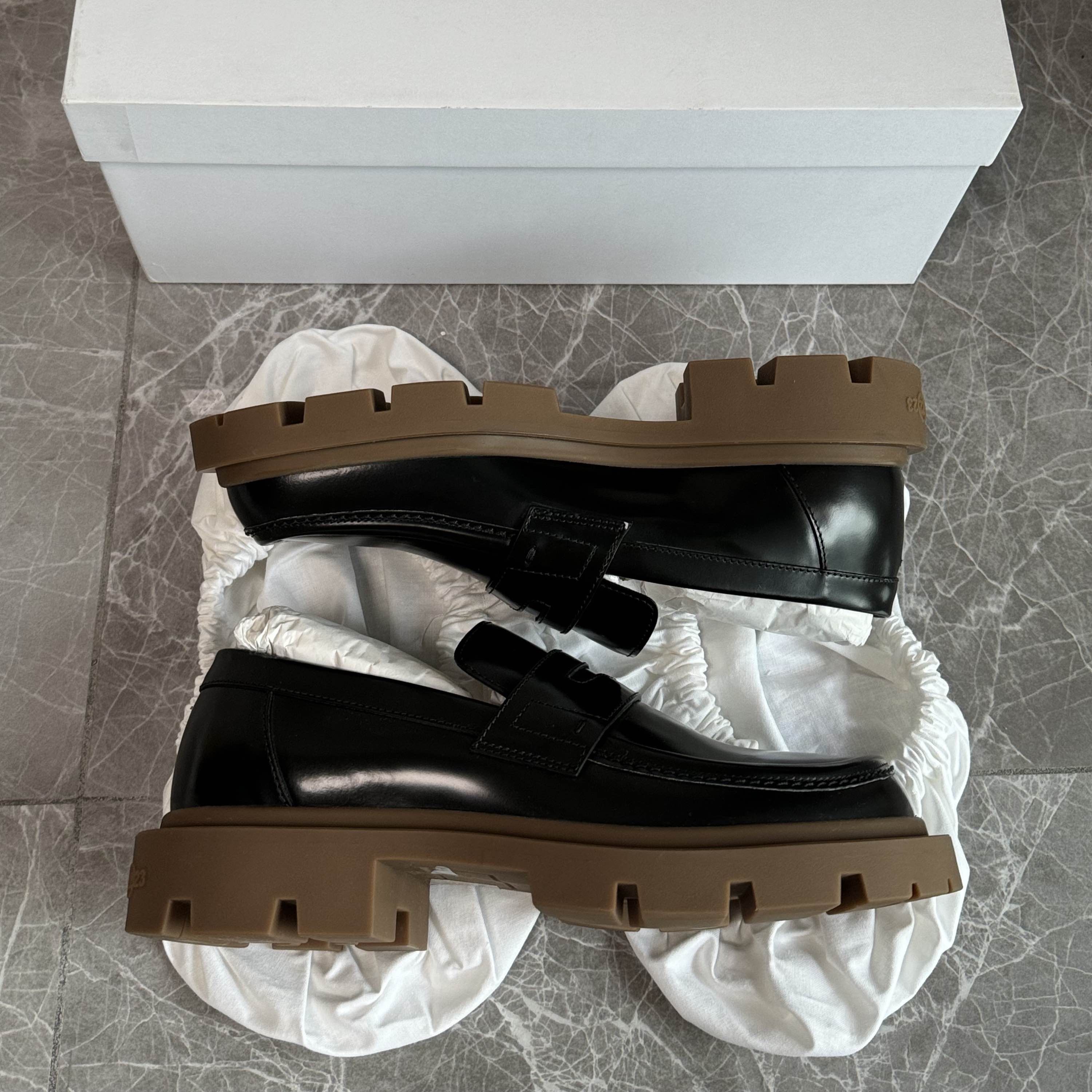 Maison Margiela Maison Margiela Lug Sole Loafers Size 37 Size US 7 / IT 37 - 10 Thumbnail