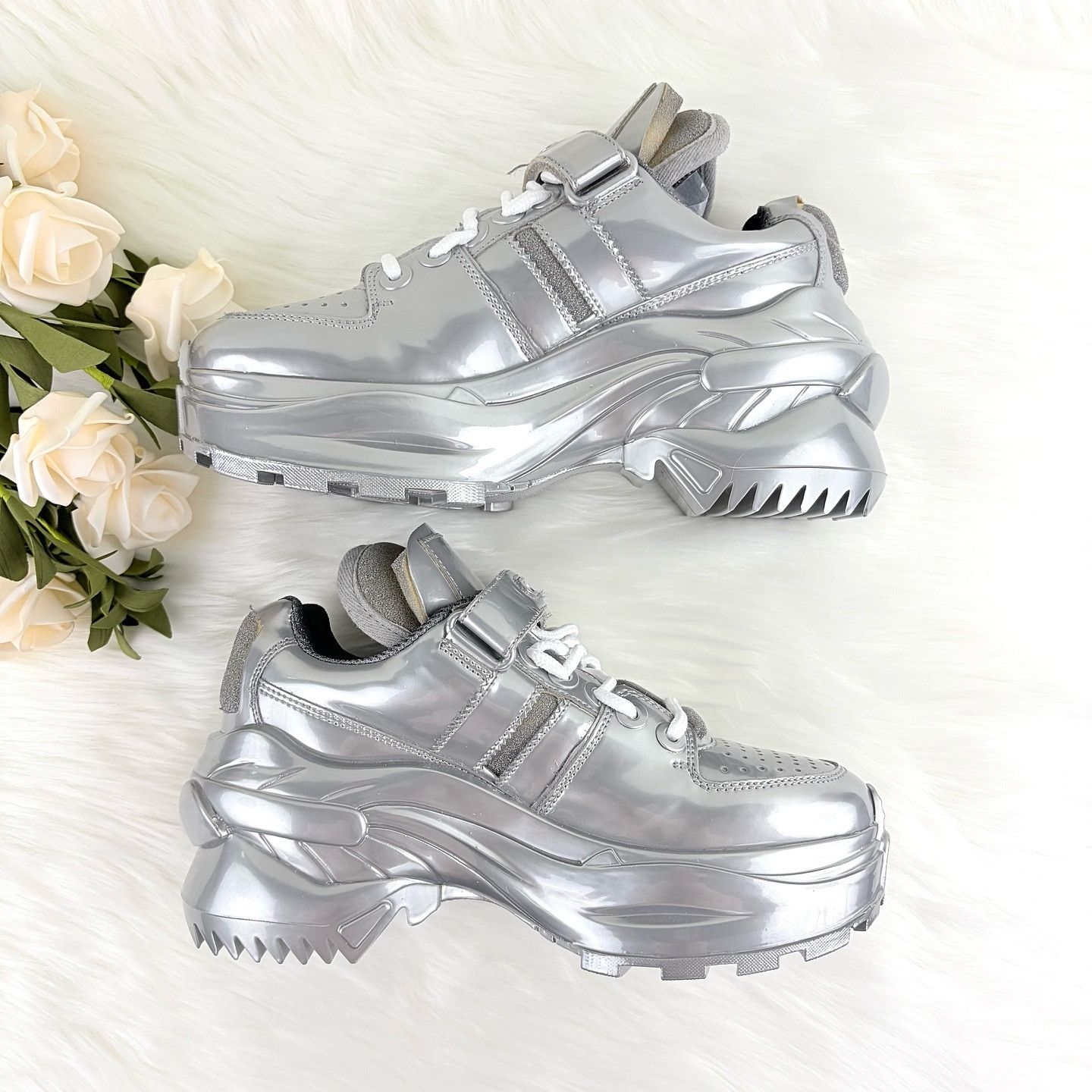 Maison Margiela Maison Margiela Silver Metallic Sneakers Size 35.5 Size US 5.5 / IT 35.5 - 6 Thumbnail