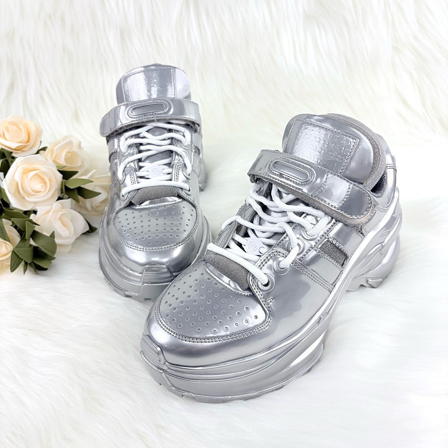 Maison Margiela Maison Margiela Silver Metallic Sneakers Size 35.5 Size US 5.5 / IT 35.5 - 10 Thumbnail
