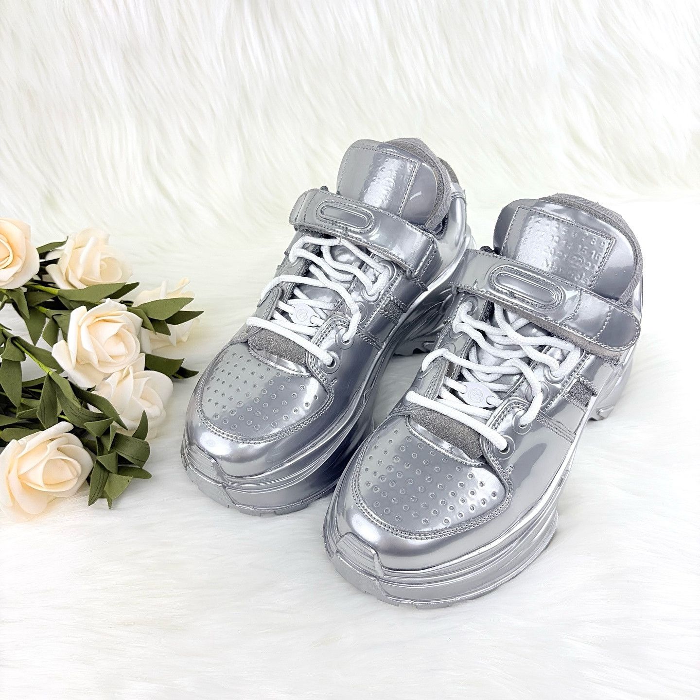 Maison Margiela Maison Margiela Silver Metallic Sneakers Size 35.5 Size US 5.5 / IT 35.5 - 9 Thumbnail