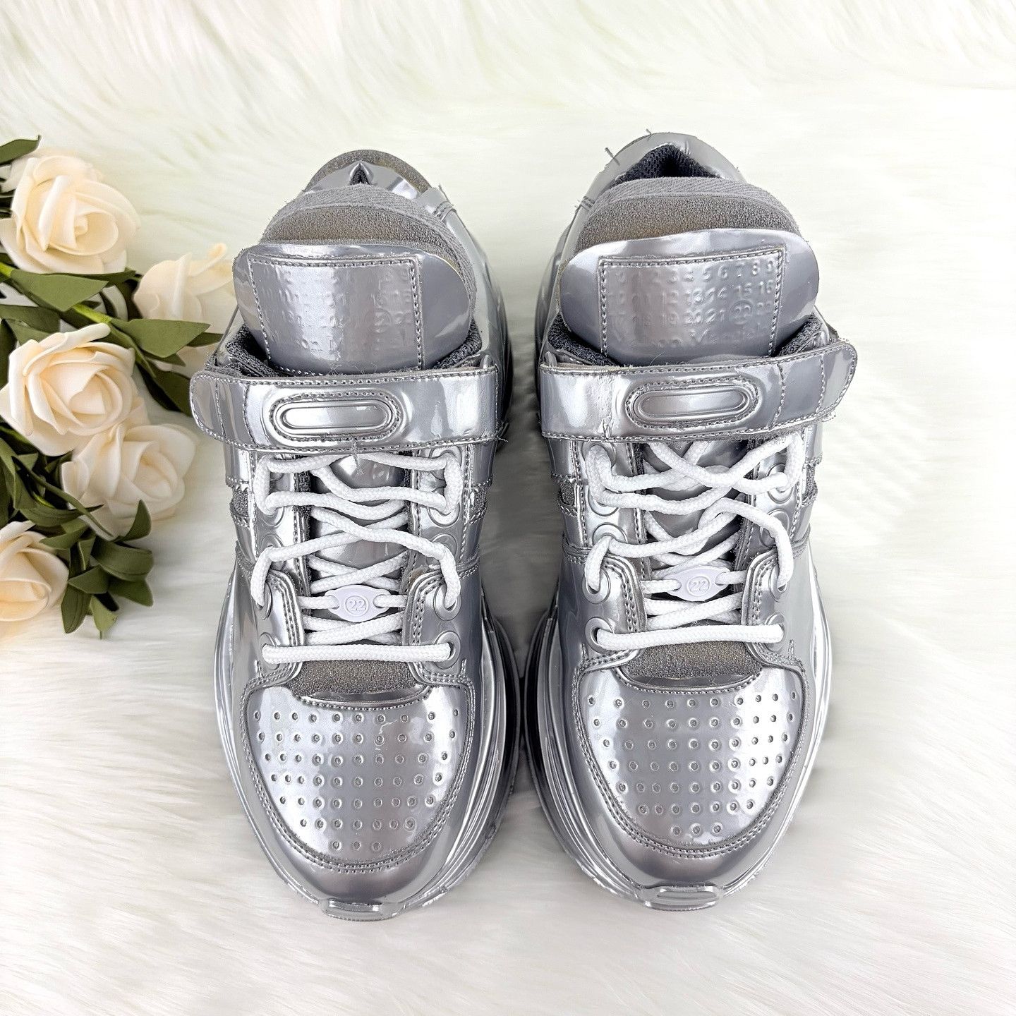 Maison Margiela Maison Margiela Silver Metallic Sneakers Size 35.5 Size US 5.5 / IT 35.5 - 2 Thumbnail