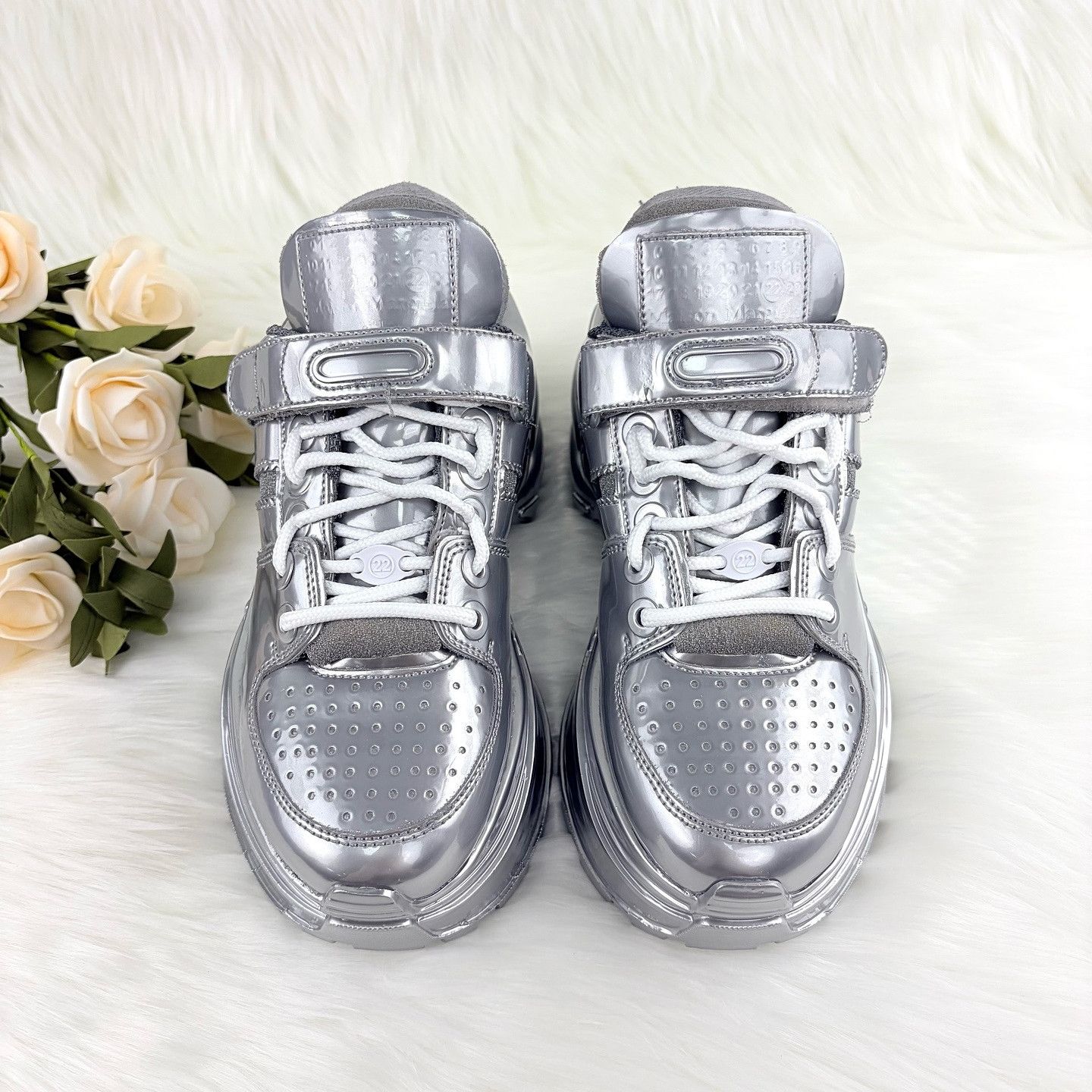 Maison Margiela Maison Margiela Silver Metallic Sneakers Size 35.5 Size US 5.5 / IT 35.5 - 8 Thumbnail