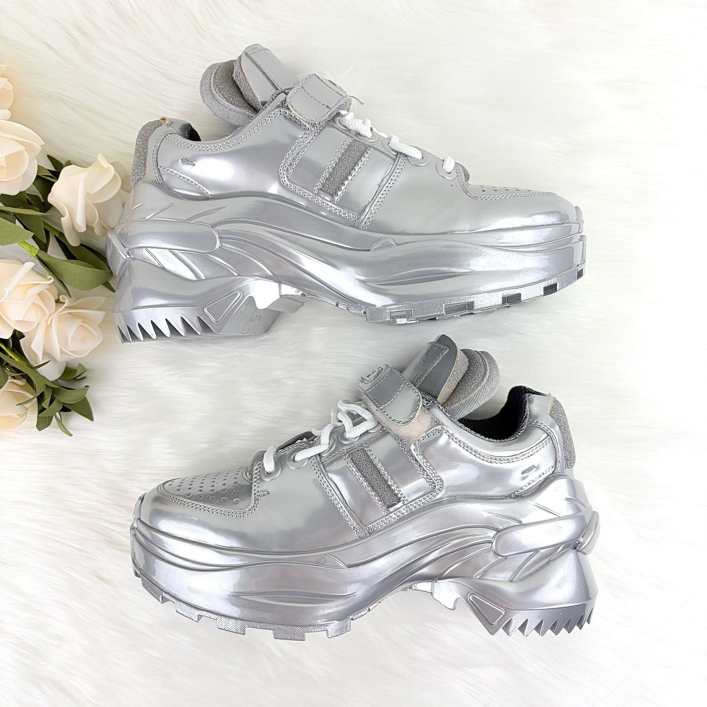 Maison Margiela Maison Margiela Silver Metallic Sneakers Size 35.5 Size US 5.5 / IT 35.5 - 7 Thumbnail