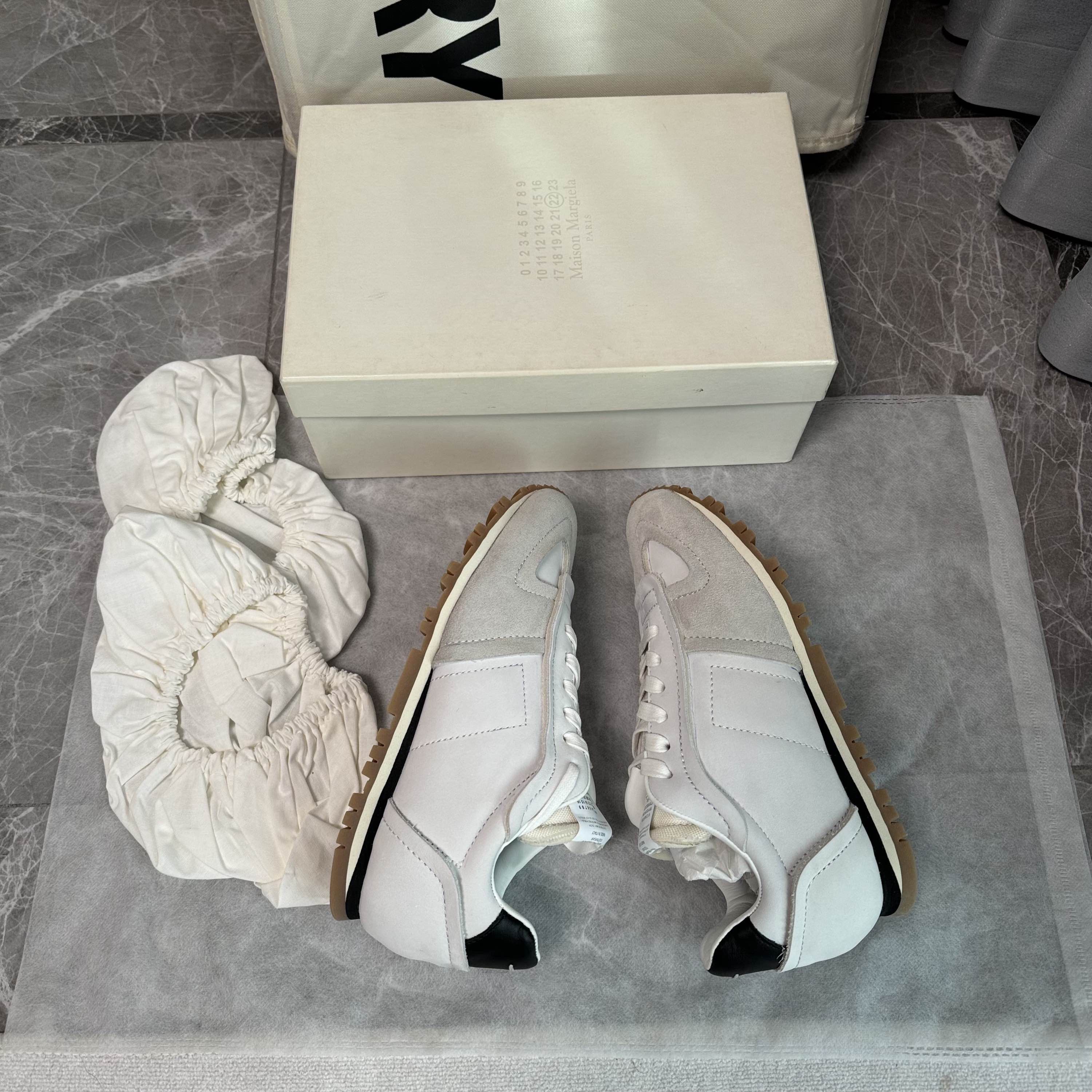 Maison Margiela Maison Margiela Replica Suede Panel Sneakers Size 38 Size US 8 / IT 38 - 7 Thumbnail