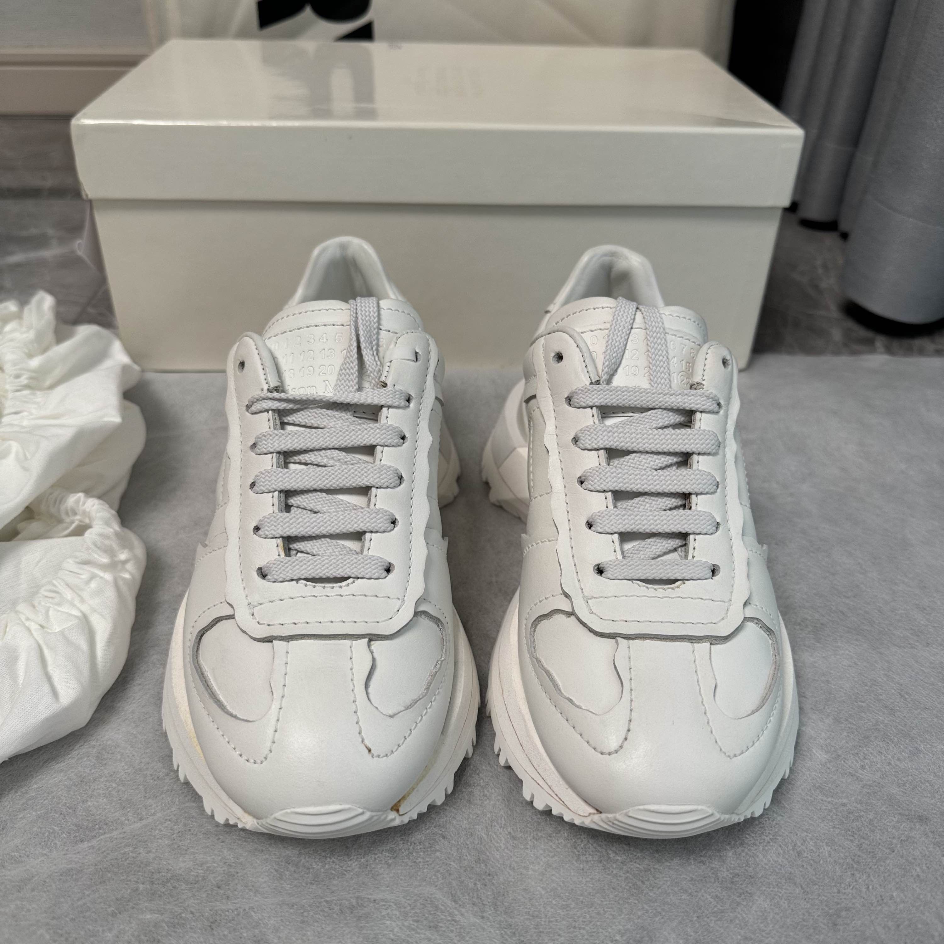 Maison Margiela Maison Margiela White Low-Top Sneakers Size 35 Size US 5 / IT 35 - 2 Thumbnail