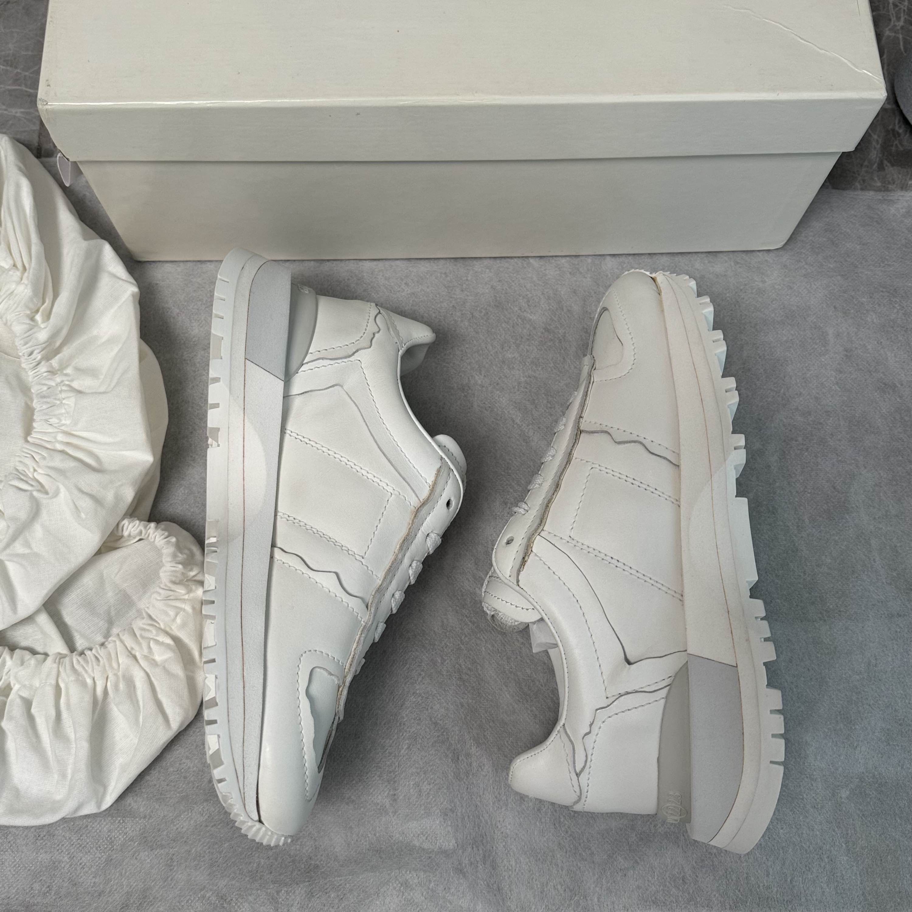 Maison Margiela Maison Margiela White Low-Top Sneakers Size 35 Size US 5 / IT 35 - 8 Thumbnail
