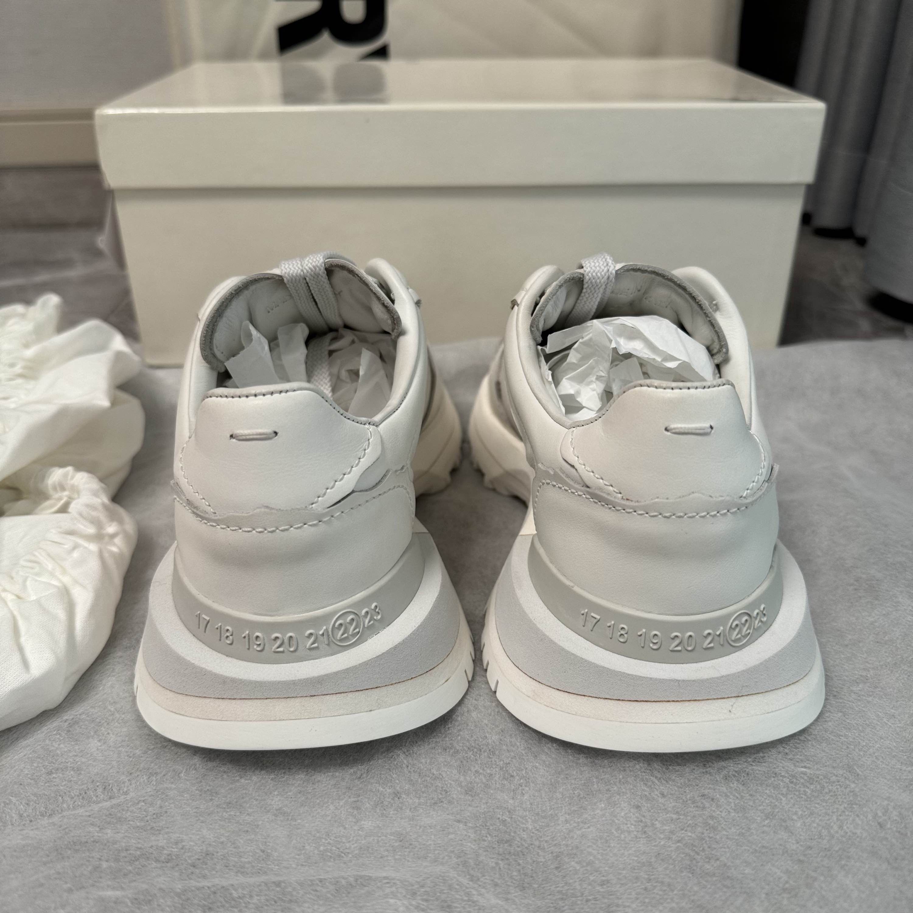 Maison Margiela Maison Margiela White Low-Top Sneakers Size 35 Size US 5 / IT 35 - 3 Thumbnail