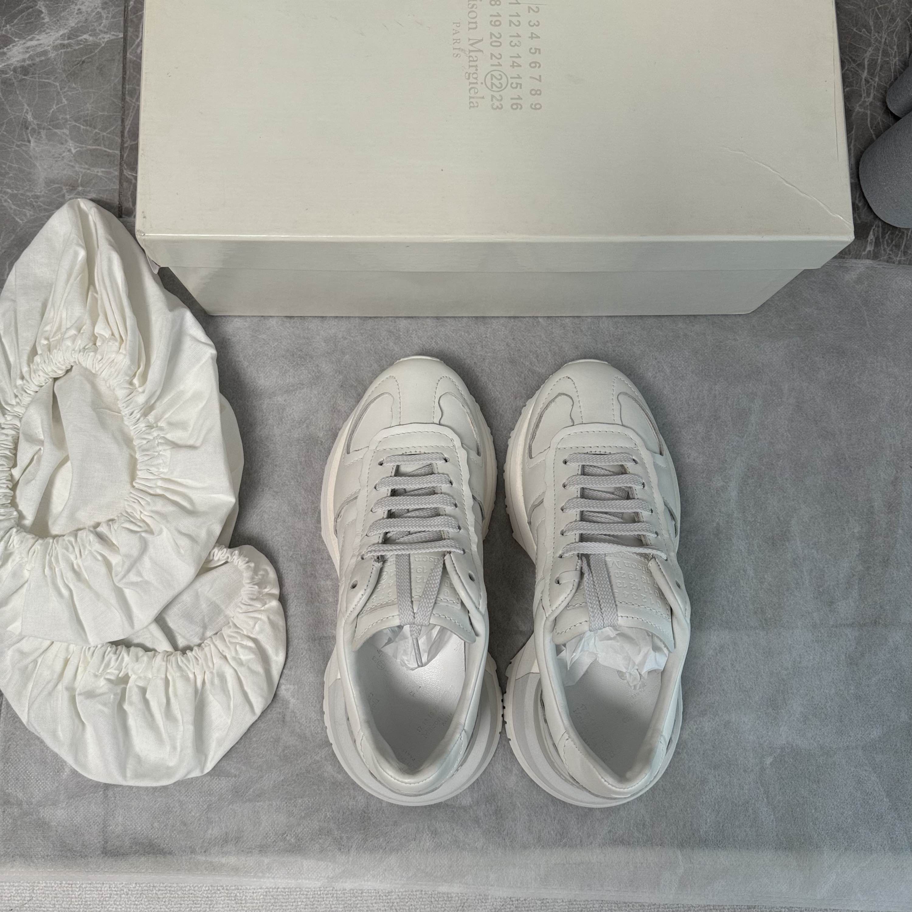Maison Margiela Maison Margiela White Low-Top Sneakers Size 35 Size US 5 / IT 35 - 9 Thumbnail