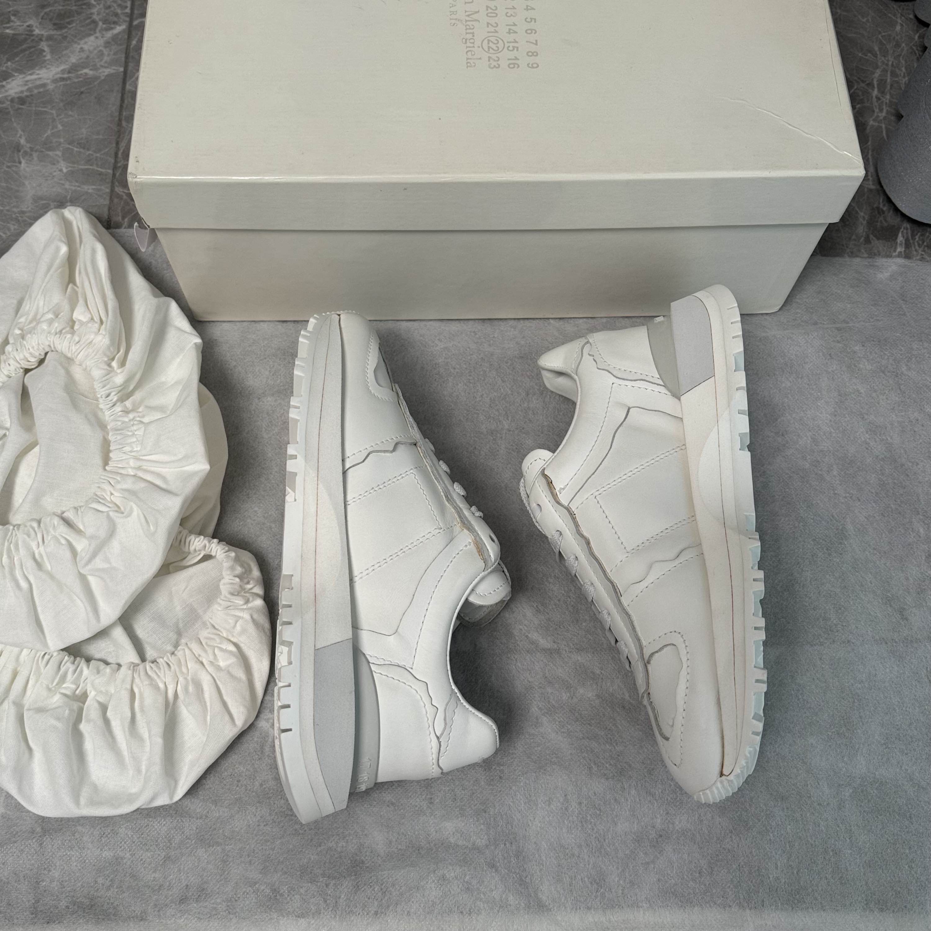 Maison Margiela Maison Margiela White Low-Top Sneakers Size 35 Size US 5 / IT 35 - 7 Thumbnail