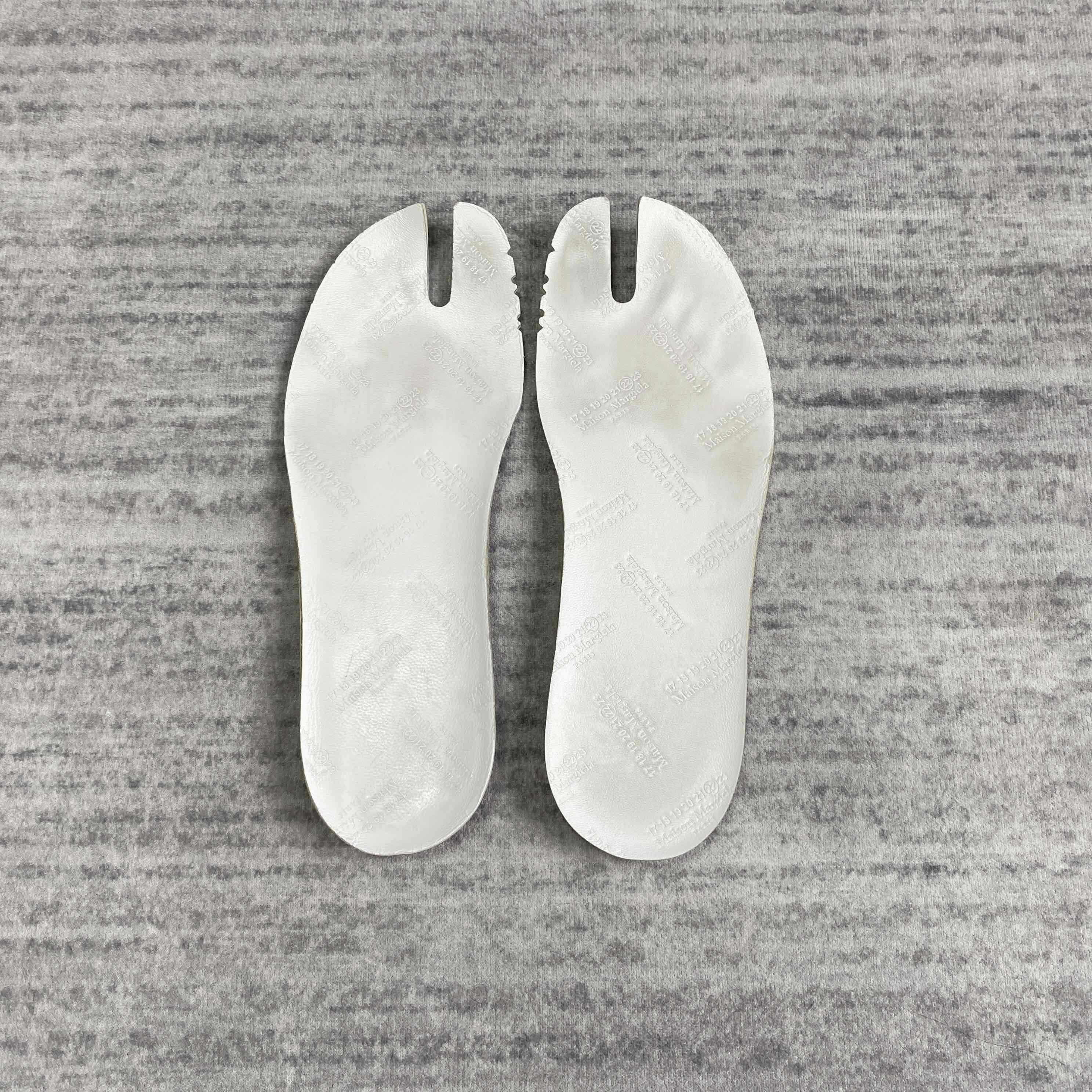 Maison Margiela Maison Margiela White Tabi Low-Top Sneakers Size 36 Size US 6 / IT 36 - 9 Thumbnail