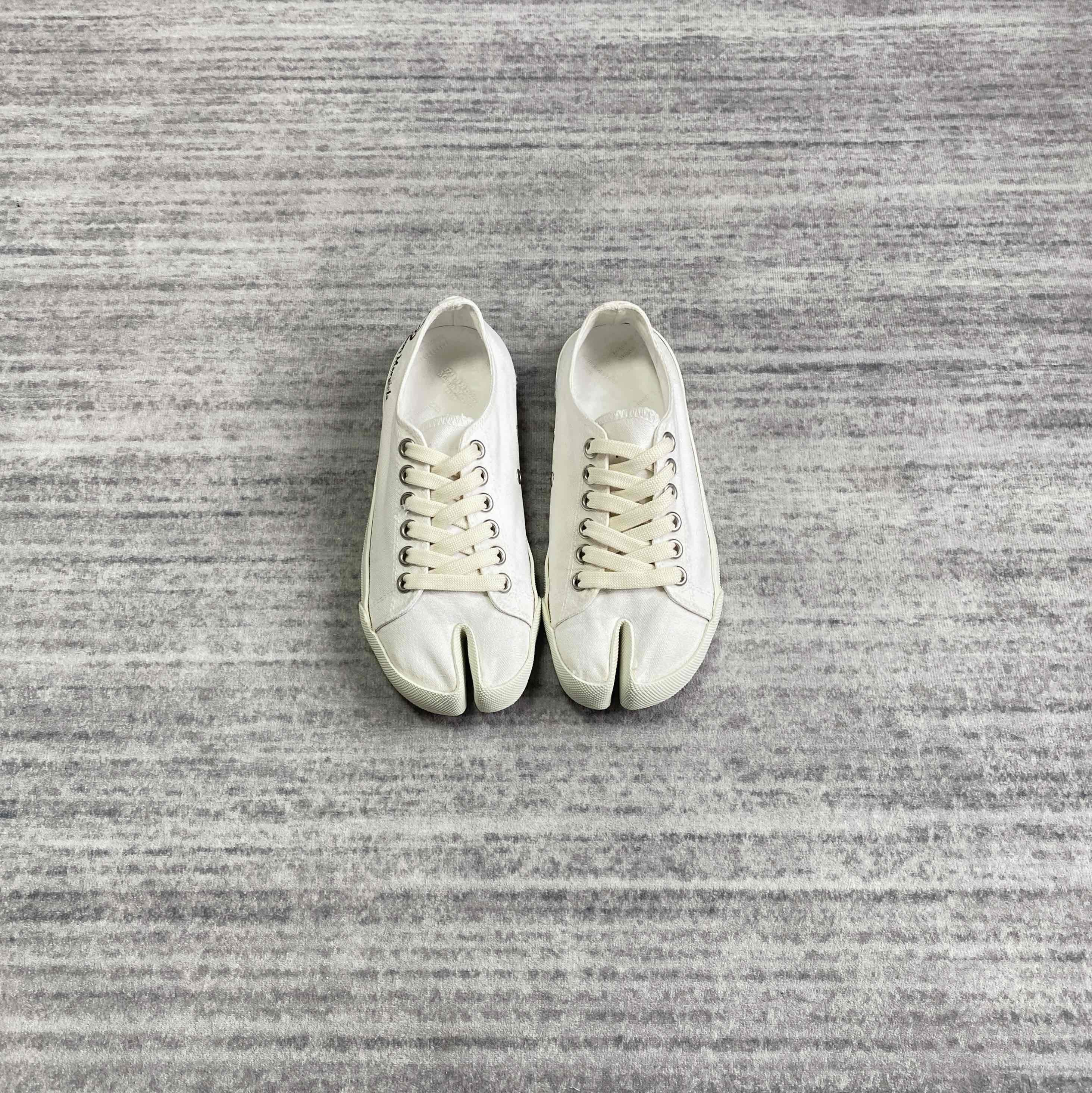 Maison Margiela Maison Margiela White Tabi Low-Top Sneakers Size 36 Size US 6 / IT 36 - 2 Thumbnail