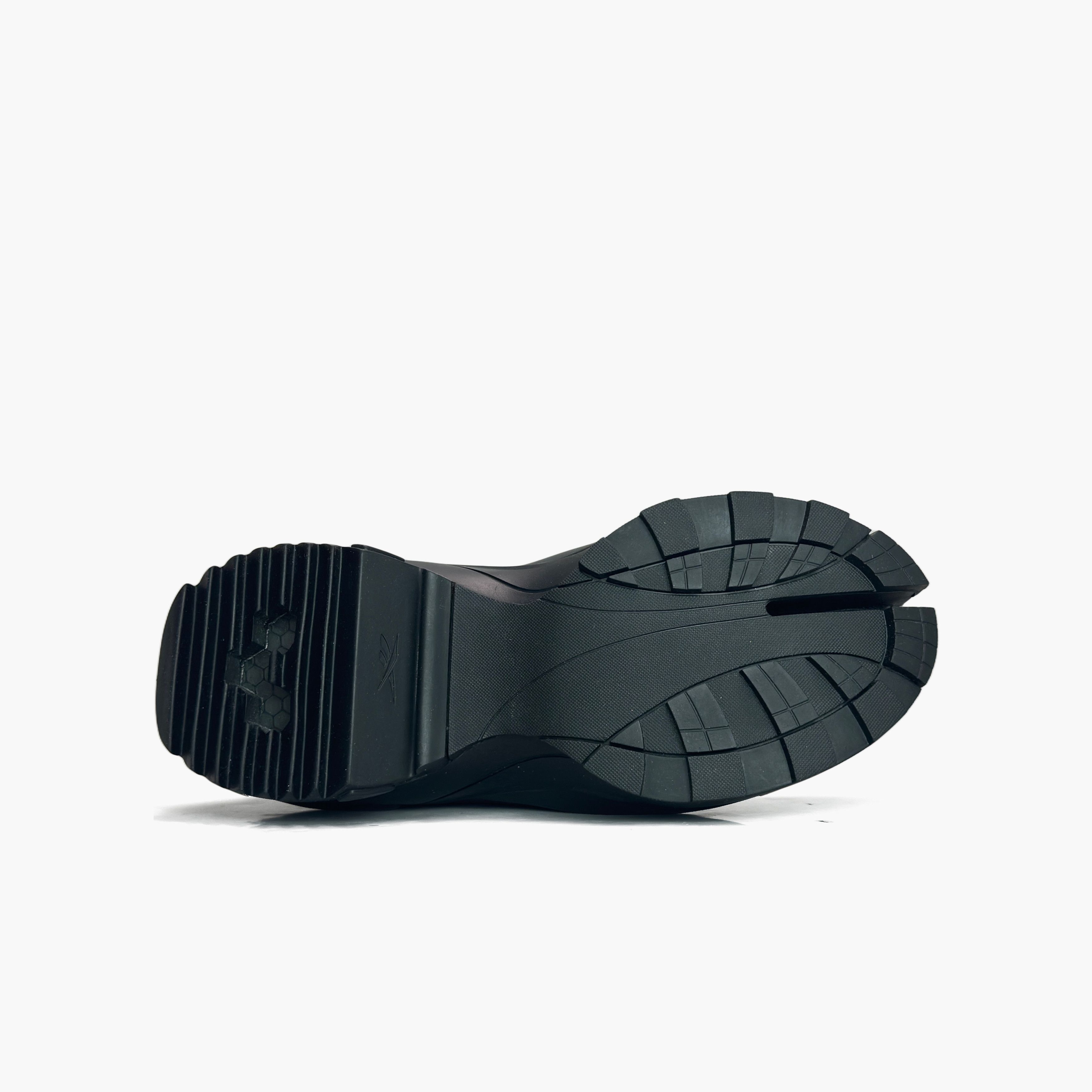 Maison Margiela × Reebok Maison Margiela x Reebok Tabi Pump Sneakers Size 7 Size US 7 / EU 40 - 7 Thumbnail