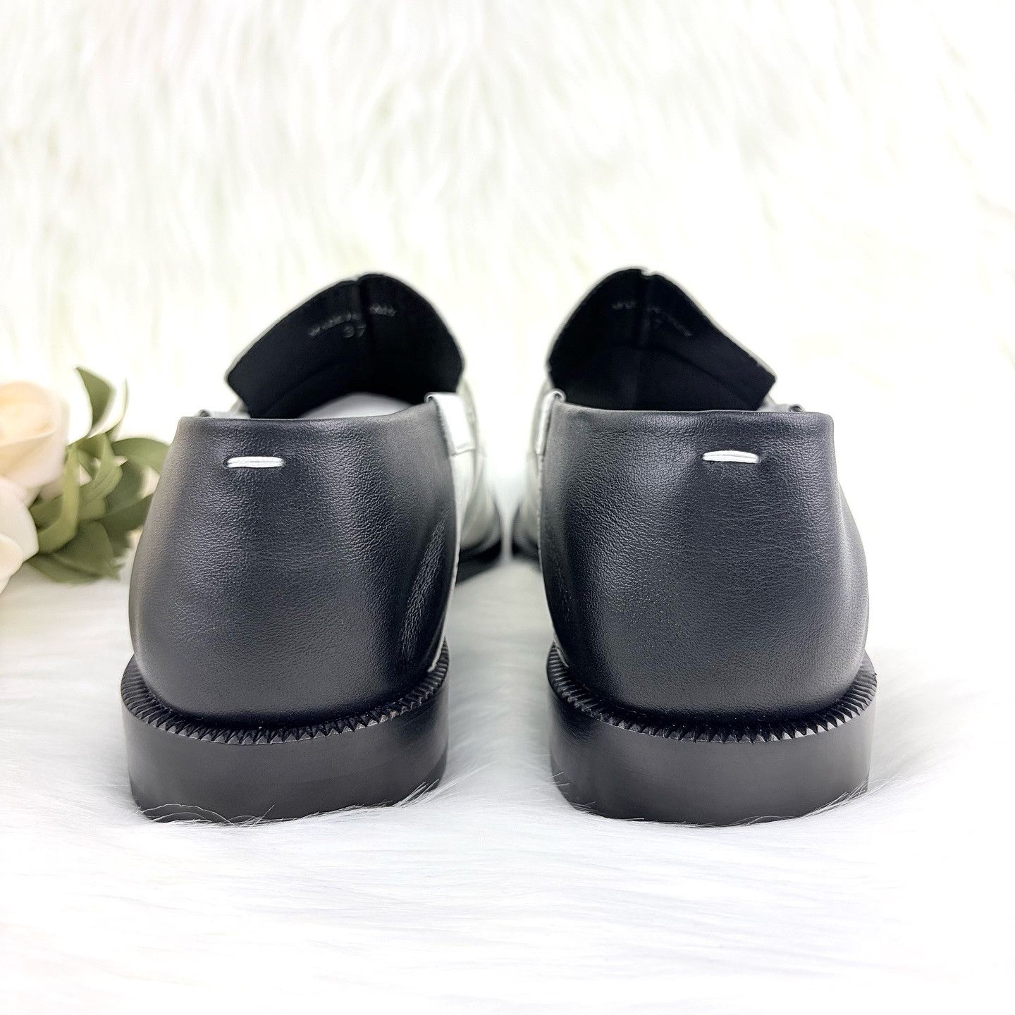 Maison Margiela Maison Margiela Tabi Two-Tone Loafers Size 37 Size US 7 / IT 37 - 3 Thumbnail