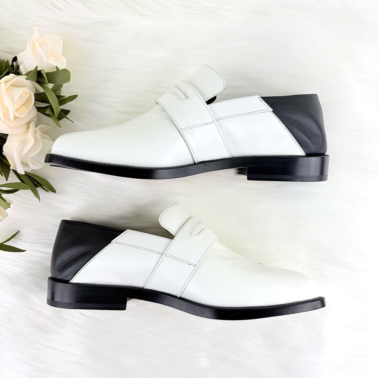 Maison Margiela Maison Margiela Tabi Two-Tone Loafers Size 37 Size US 7 / IT 37 - 8 Thumbnail