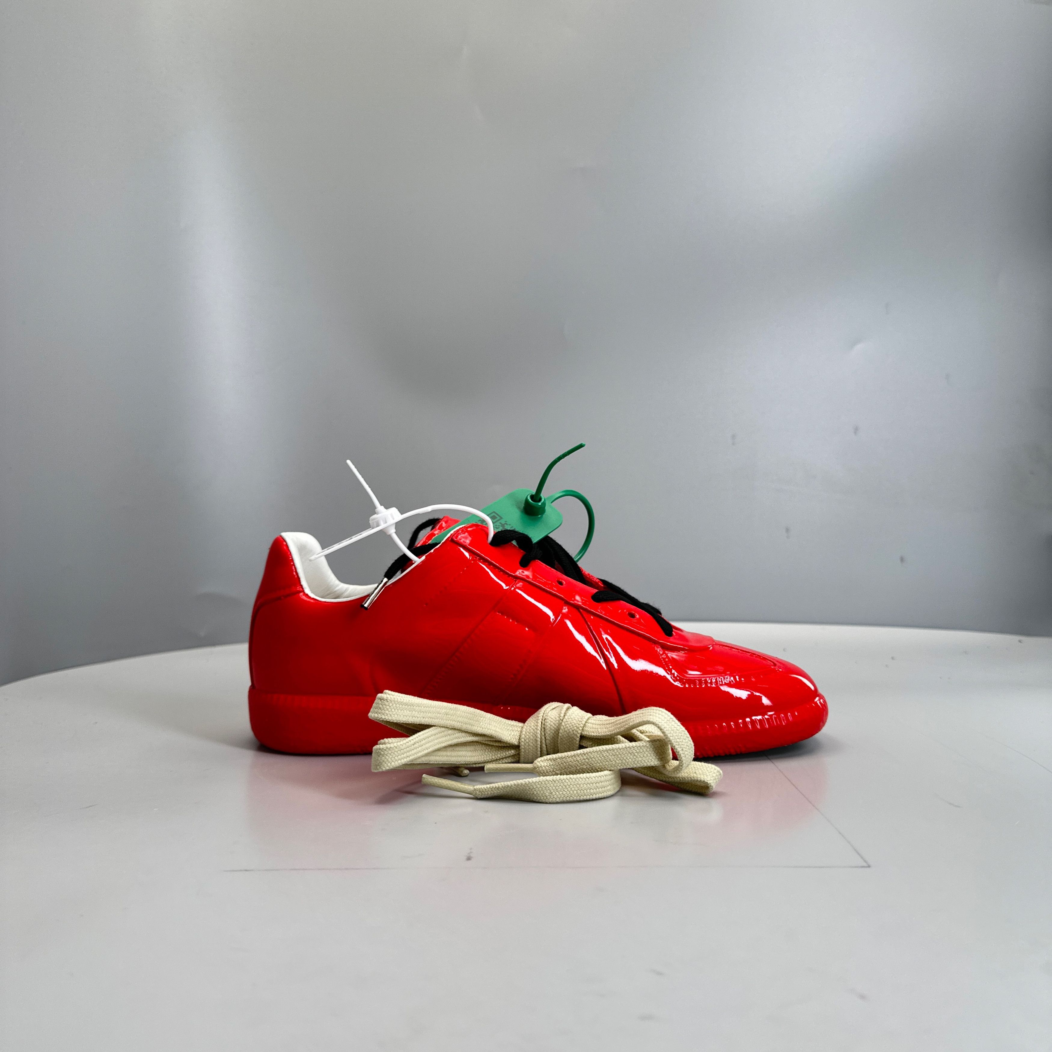 Maison Margiela Maison Margiela Replica Patent Leather Sneakers Size 38.5 Size US 8.5 / IT 38.5 - 10 Thumbnail