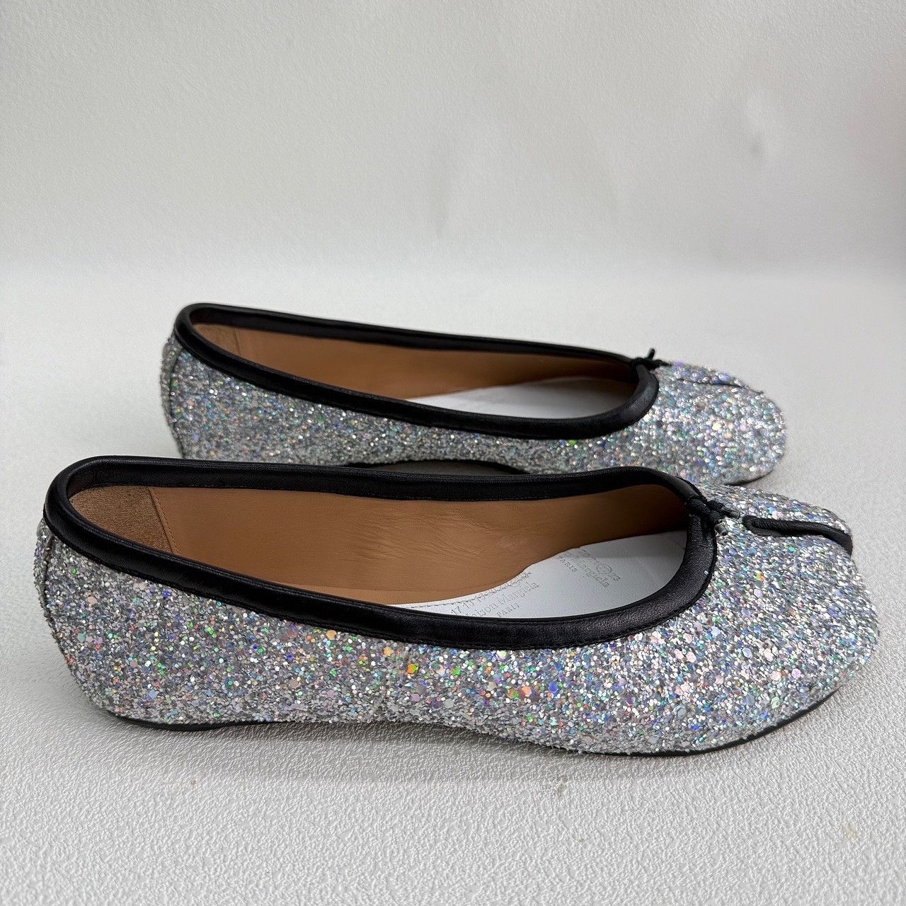 Maison Margiela Maison Margiela Silver Glitter Tabi Ballet Flats Size 36 Size US 6 / IT 36 - 7 Thumbnail