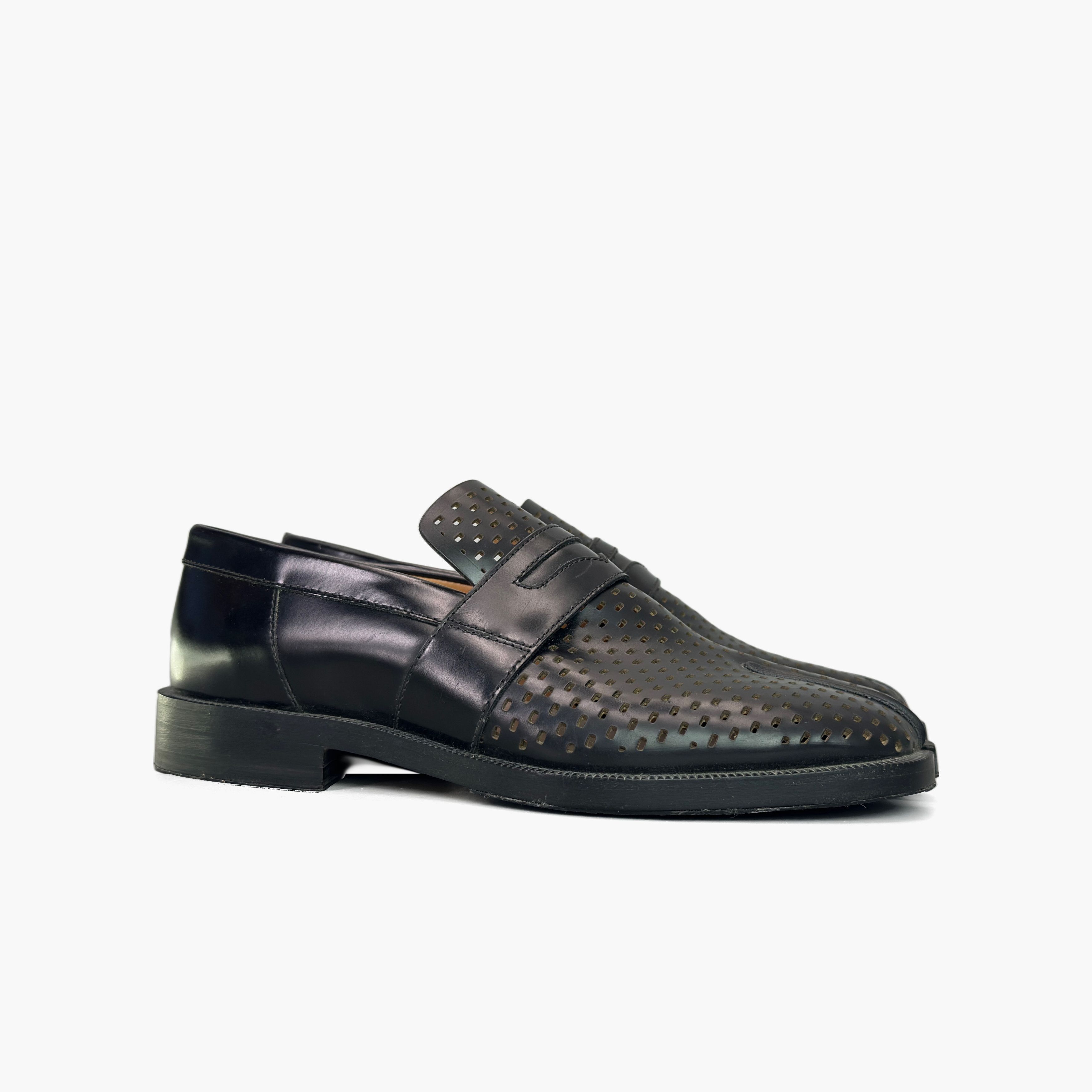 Maison Margiela Maison Margiela Perforated Tabi Loafers Size 37.5 Size US 7.5 / IT 37.5 - 4 Thumbnail