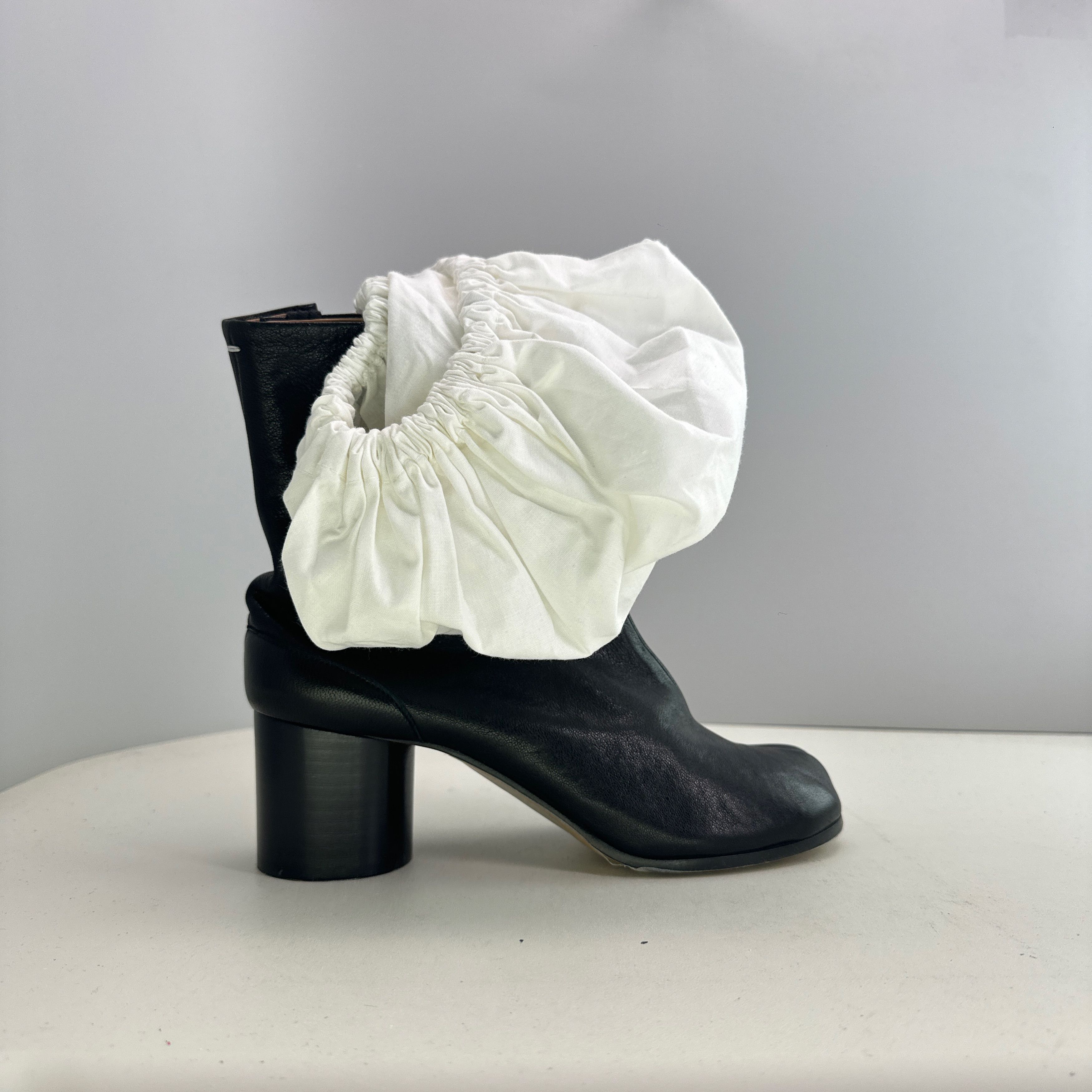 Maison Margiela Maison Margiela Black Tabi Boots Size 39 Size US 9 / IT 39 - 10 Thumbnail