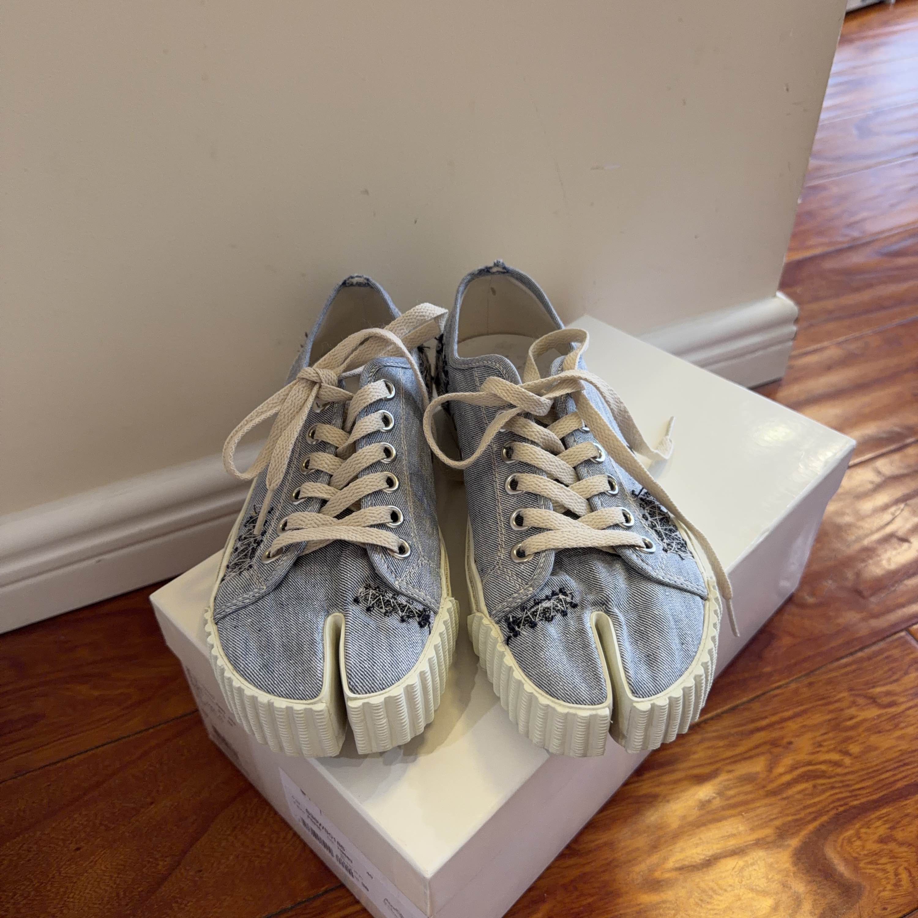 Maison Margiela Maison Margiela Denim Tabi Sneakers Size 38 Size US 8 / IT 38 - 2 Thumbnail