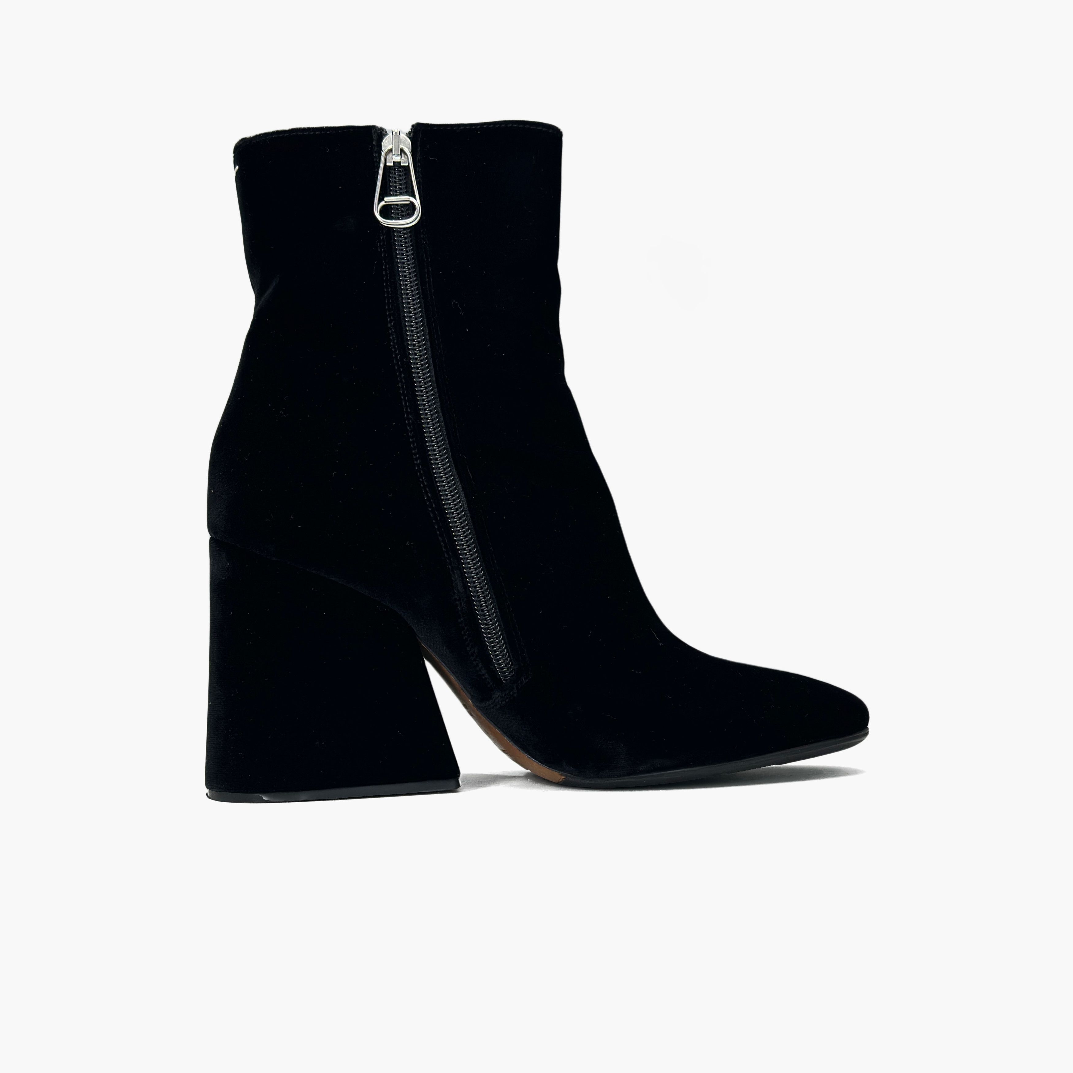 Maison Margiela Maison Margiela Velvet Tabi Boots Size 39 Size US 9 / IT 39 - 2 Thumbnail