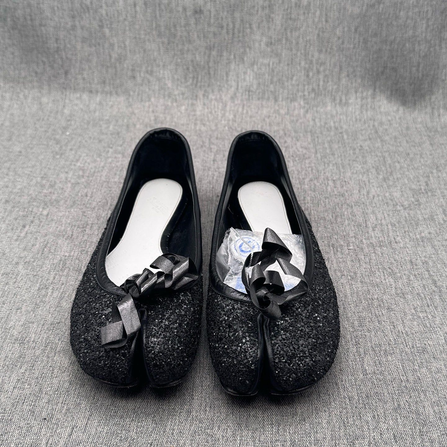Maison Margiela Maison Margiela Black Glitter Tabi Flats Size 36 Size US 6 / IT 36 - 2 Thumbnail