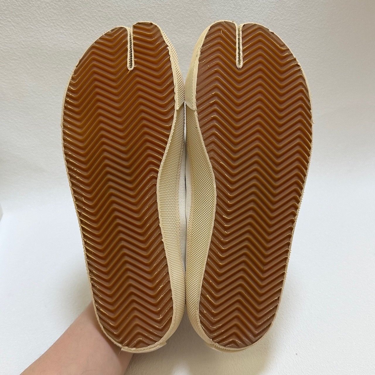 Maison Margiela Maison Margiela Tabi Low-Top Sneakers Size 38 Size US 8 / IT 38 - 3 Thumbnail