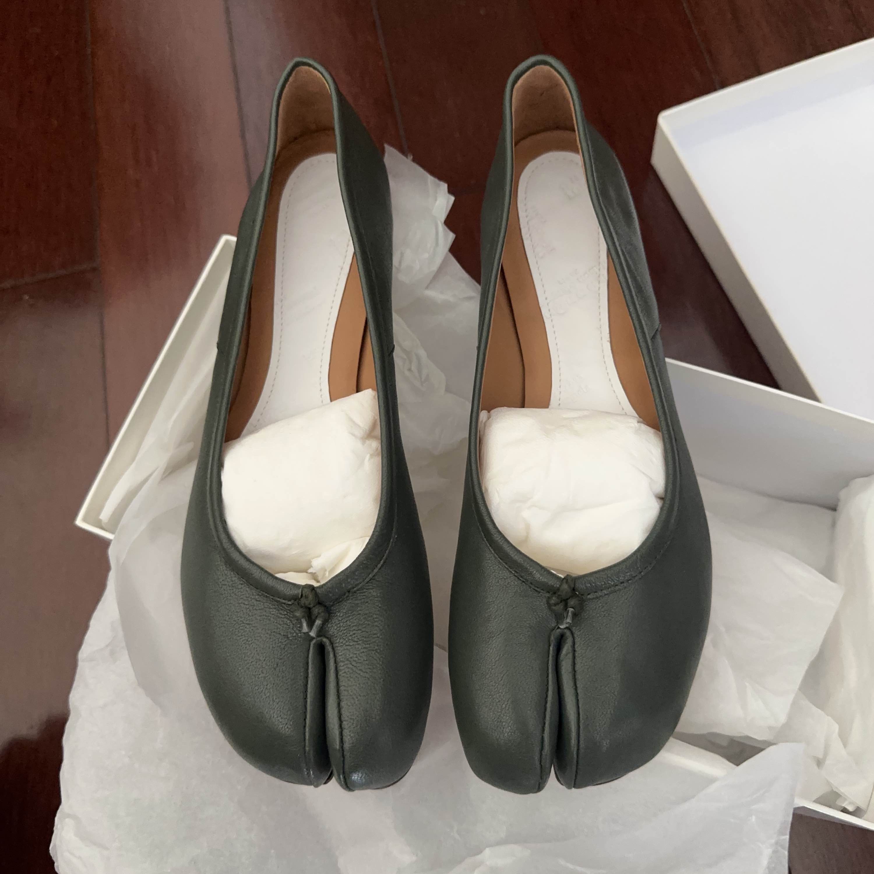 Maison Margiela Maison Margiela Green Tabi Flats Size 36.5 Size US 6.5 / IT 36.5 - 2 Thumbnail