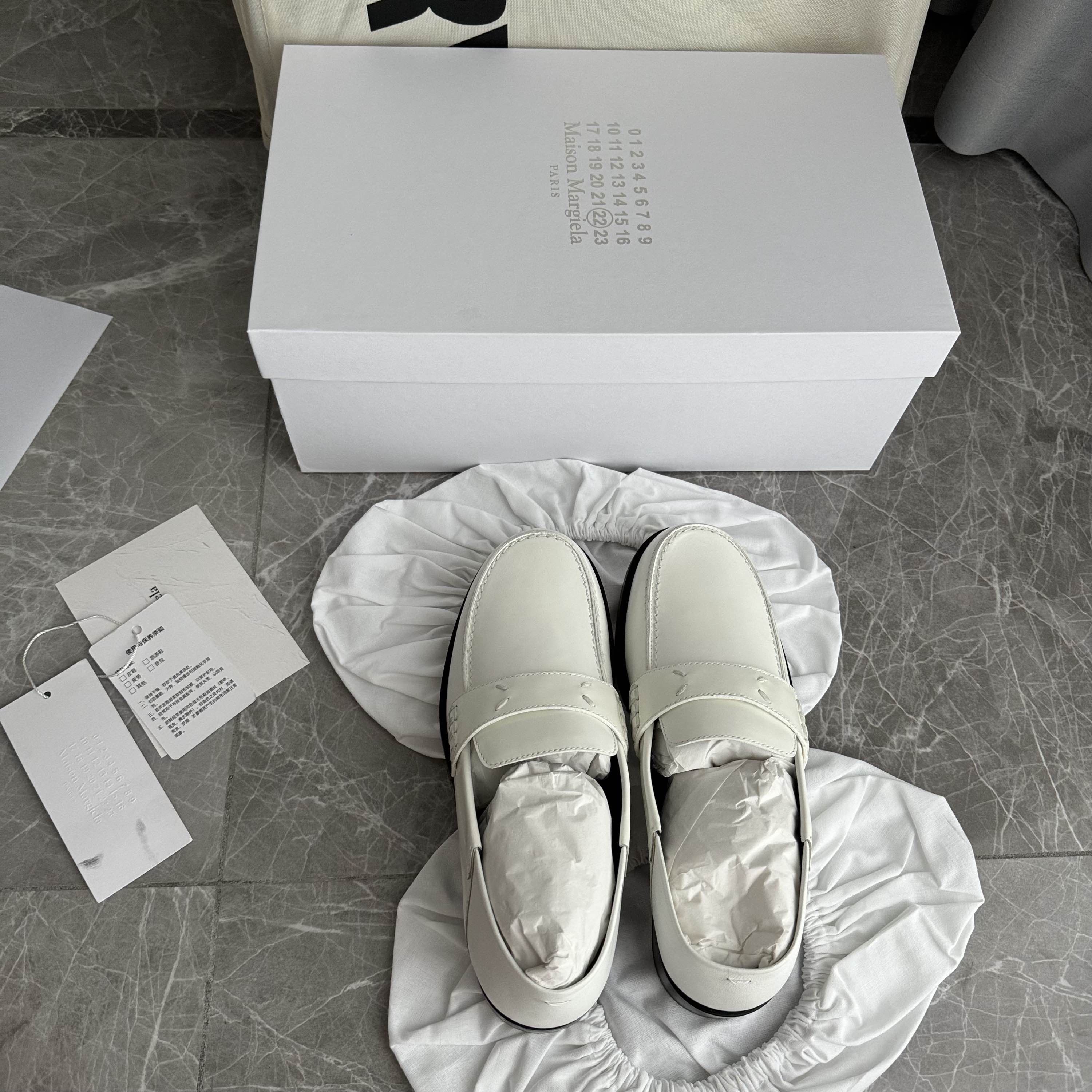 Maison Margiela Maison Margiela White Replica Loafers Size 36 Size US 6 / IT 36 - 6 Thumbnail