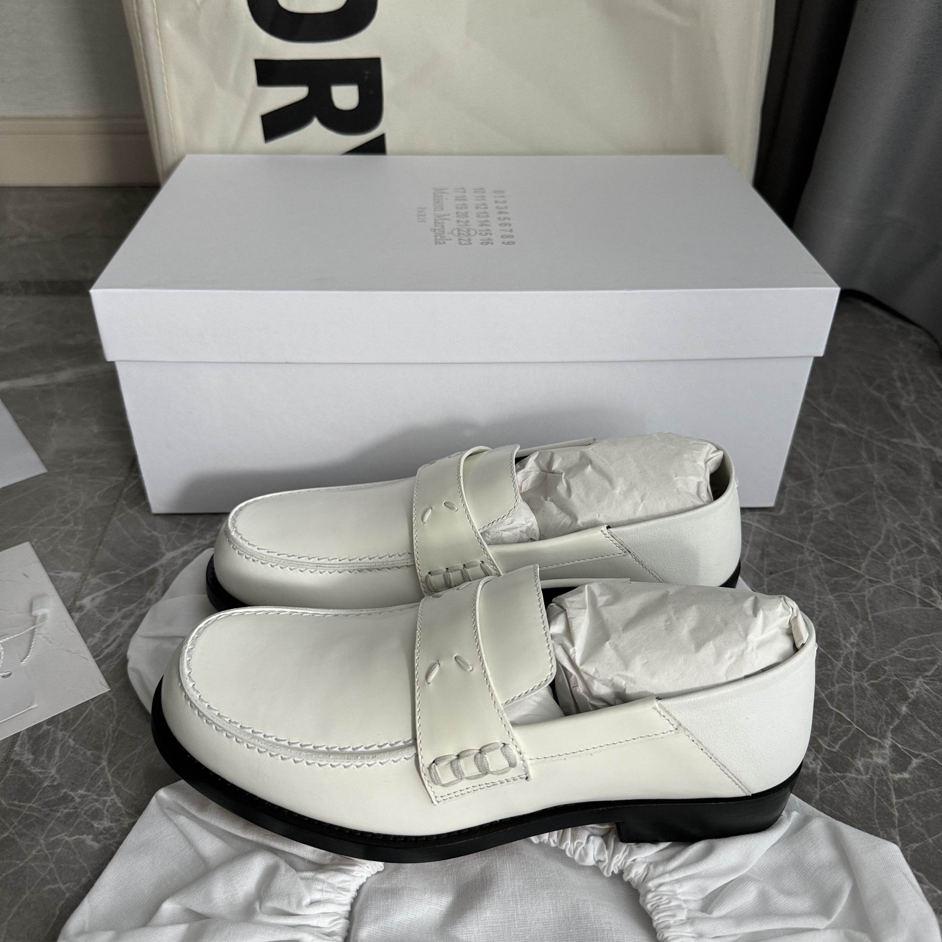 Maison Margiela Maison Margiela White Replica Loafers Size 36 Size US 6 / IT 36 - 11 Thumbnail