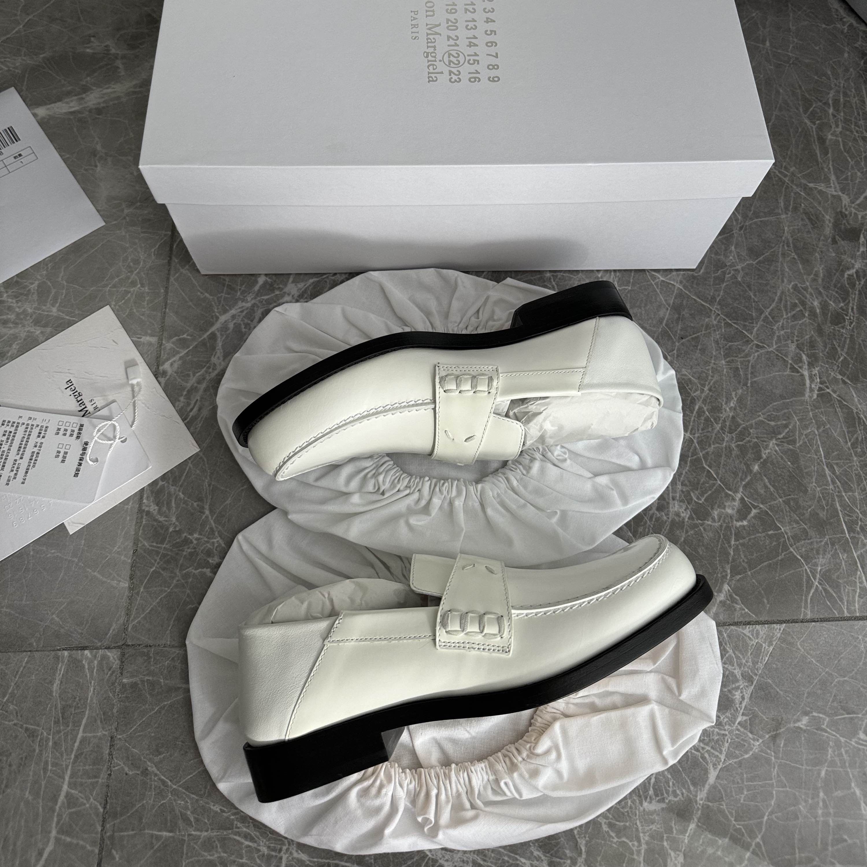 Maison Margiela Maison Margiela White Replica Loafers Size 36 Size US 6 / IT 36 - 8 Thumbnail