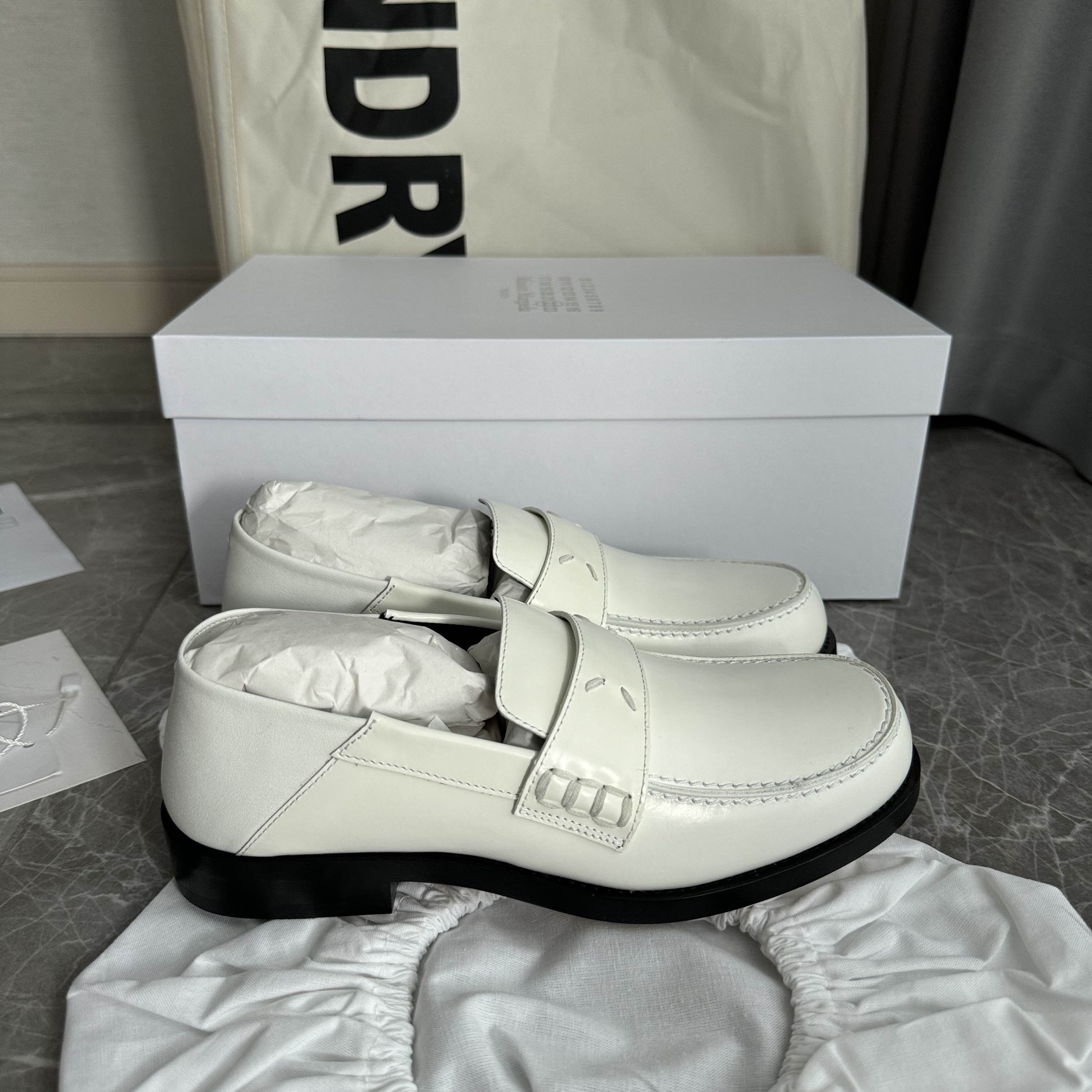 Maison Margiela Maison Margiela White Replica Loafers Size 36 Size US 6 / IT 36 - 10 Thumbnail