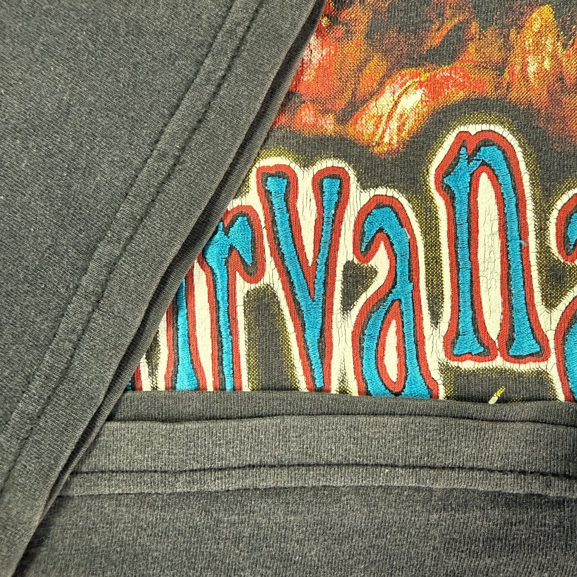 Nirvana Nirvana 90s A light in the darkness T-Shirt Size XL Size US XL / EU 56 / 4 - 4 Thumbnail