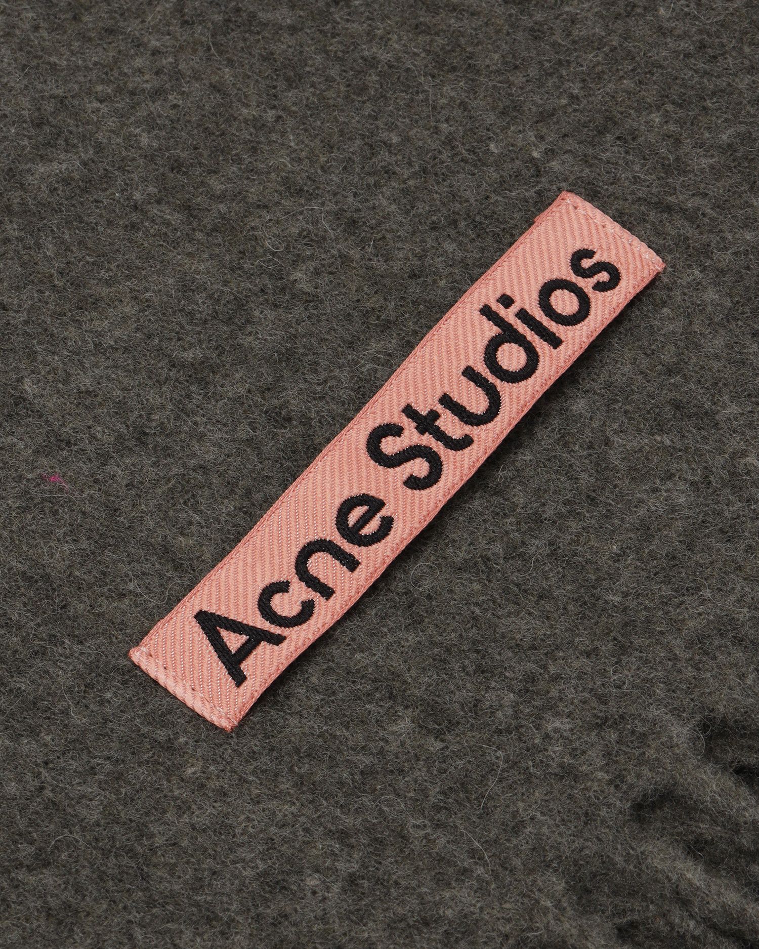 Acne Studios Acne Studios Logo Stitched Detail Scarf Size ONE SIZE - 3 Thumbnail