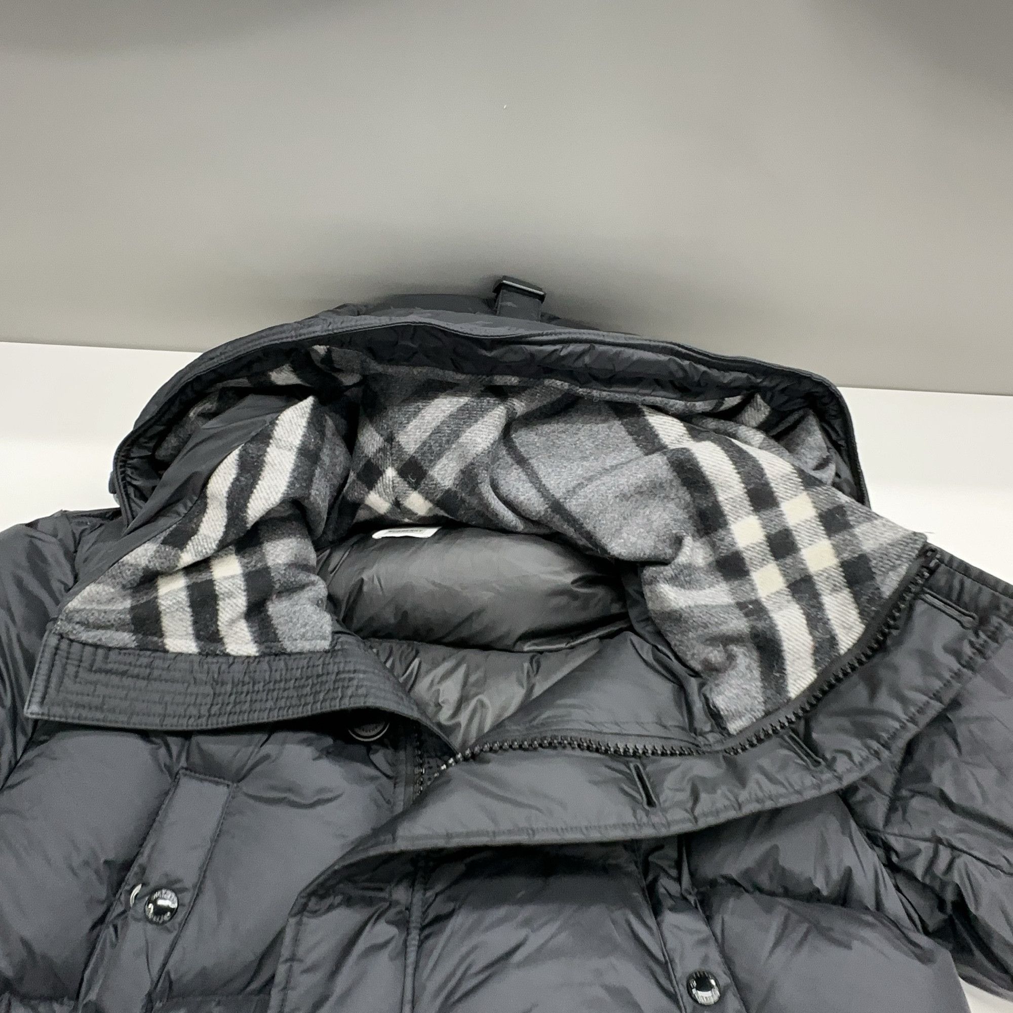 Burberry Burberry Check Lined Down Jacket Size M Size US M / EU 48-50 / 2 - 6 Thumbnail