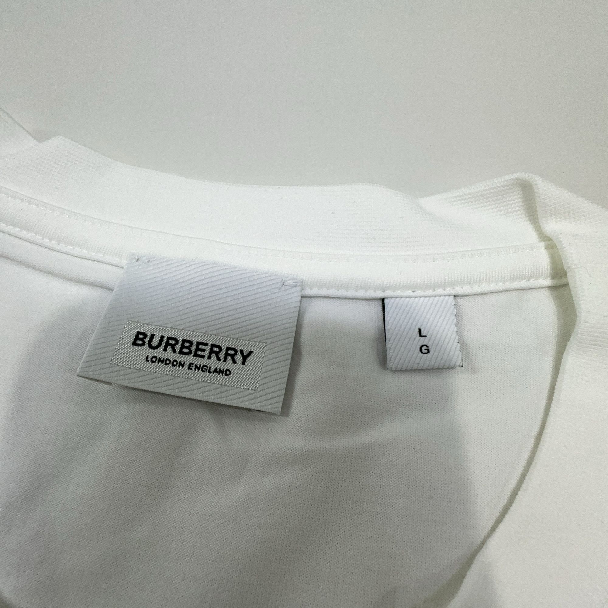 Burberry Burberry Equestrian Knight Logo T-Shirt Size L Size US L / EU 52-54 / 3 - 3 Thumbnail