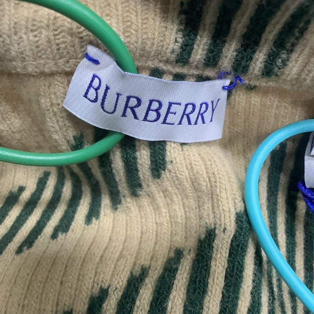 Burberry Burberry Check Crewneck Sweater Size L Size US L / EU 52-54 / 3 - 3 Thumbnail