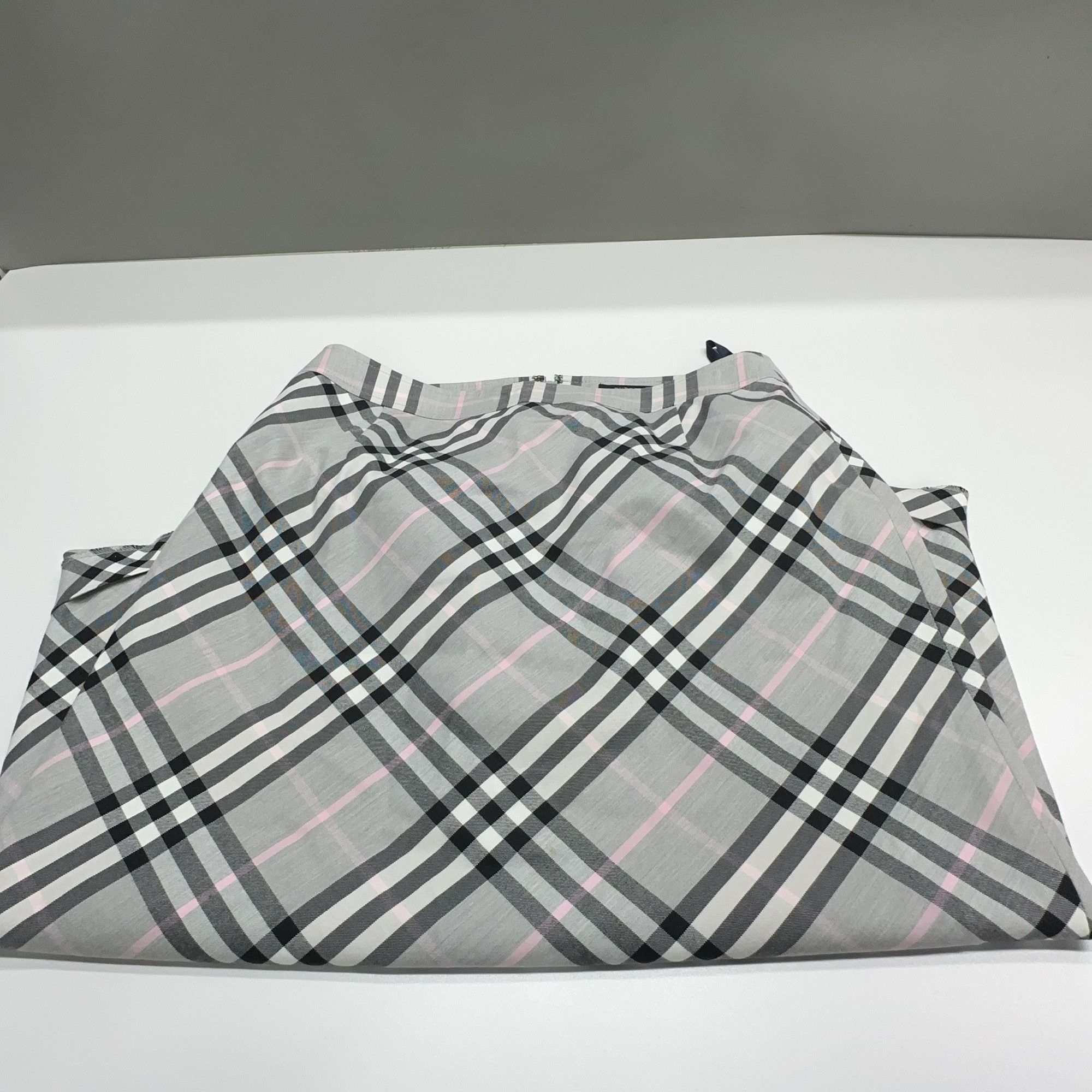 Burberry Burberry Gray Checkered Midi Skirt Size 38 Size 26" / US 2 / IT 38 - 5 Thumbnail