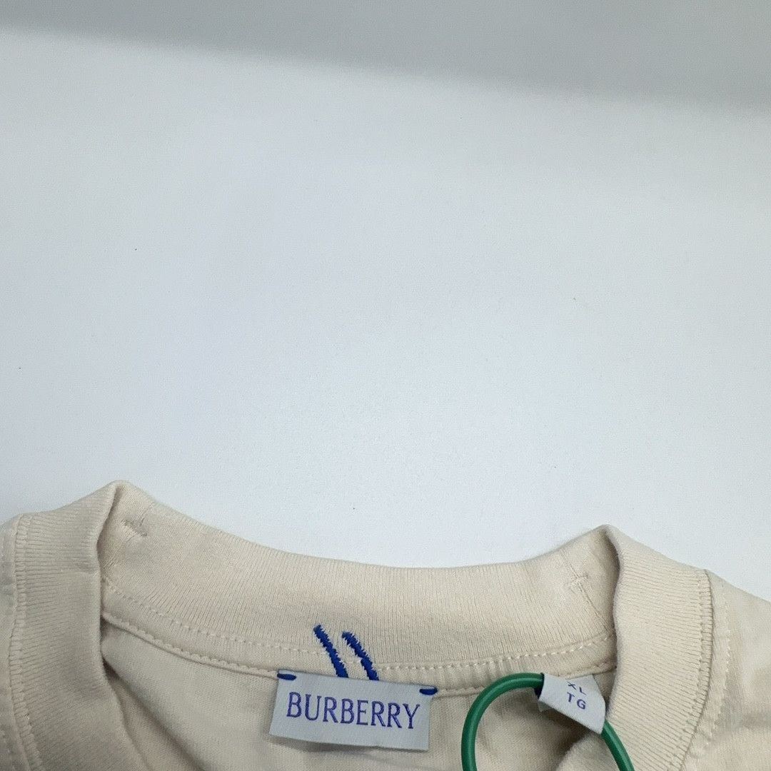 Burberry Burberry Logo Patch T-Shirt Size XL Size US XL / EU 56 / 4 - 4 Thumbnail