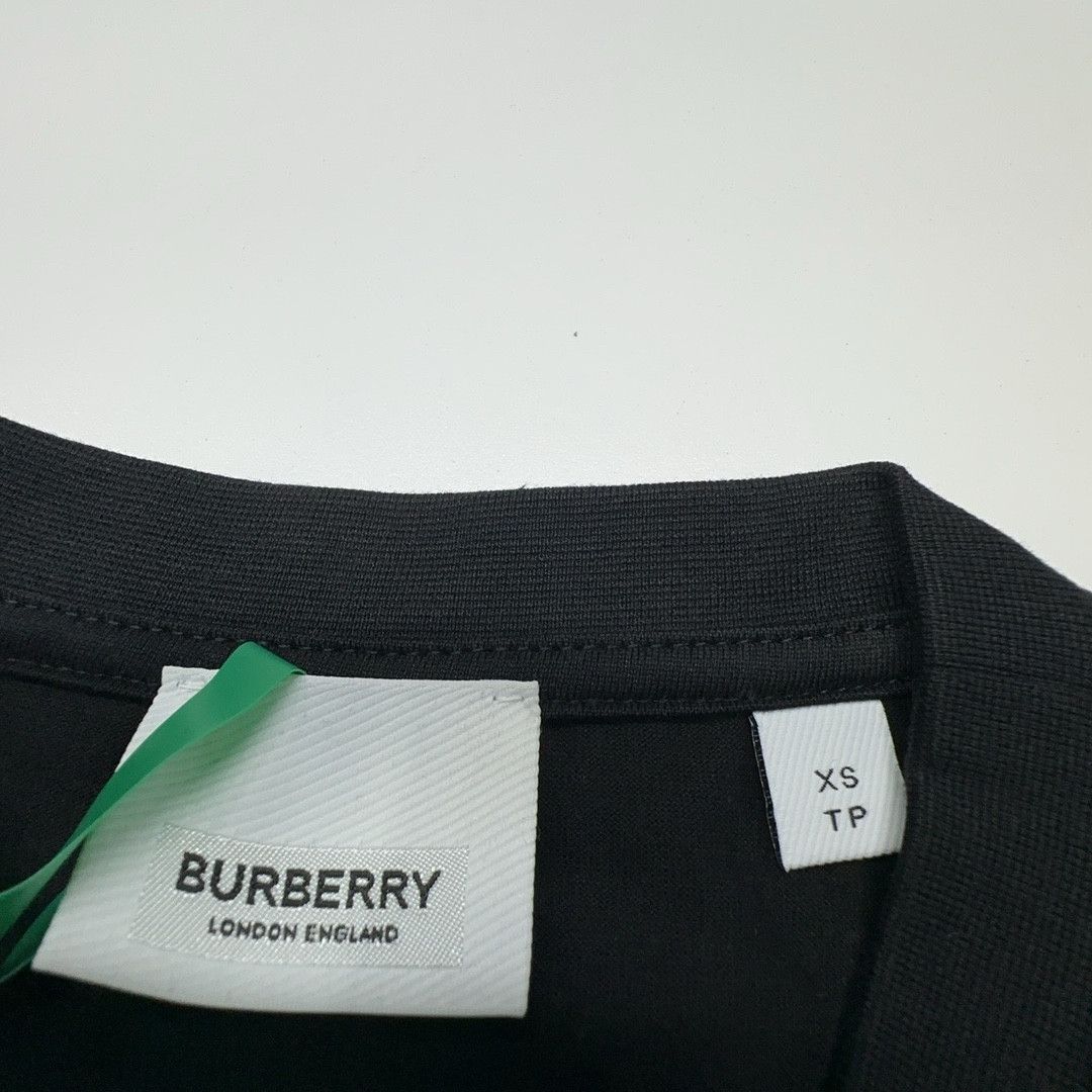 Burberry Burberry Check Pocket T-Shirt Size XS Size XS / US 0-2 / IT 36-38 - 3 Thumbnail
