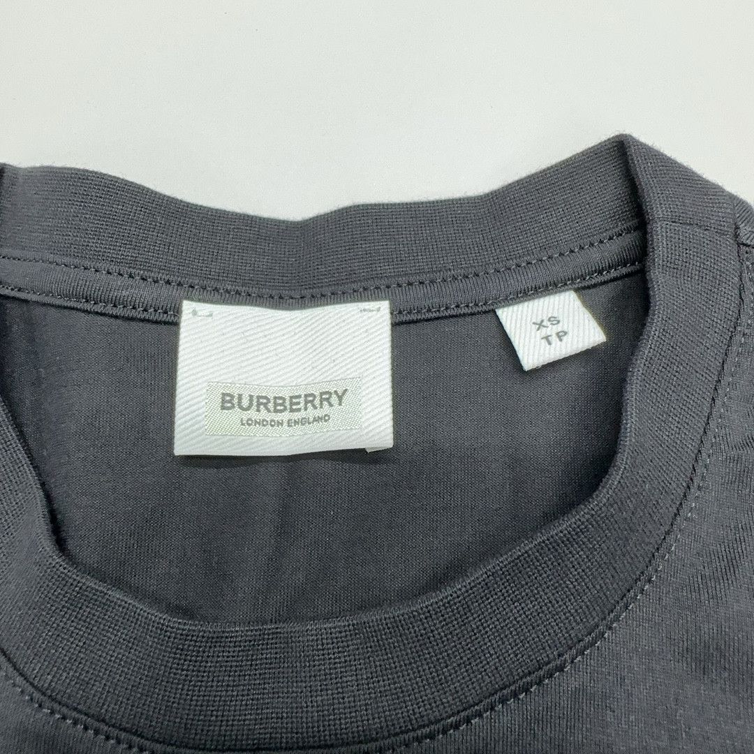 Burberry Burberry Check Pocket T-Shirt Size XS Size XS / US 0-2 / IT 36-38 - 4 Thumbnail