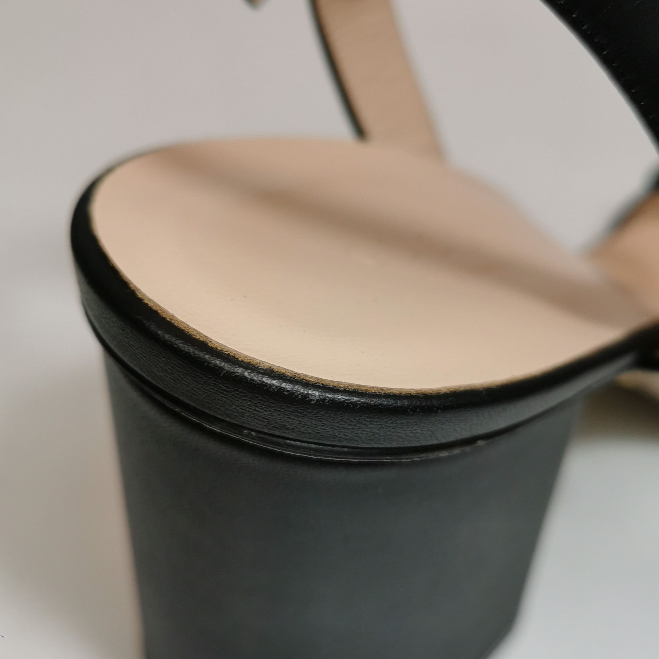 Gucci Gucci Women 10 Sandals Size US 10 / IT 40 - 7 Thumbnail