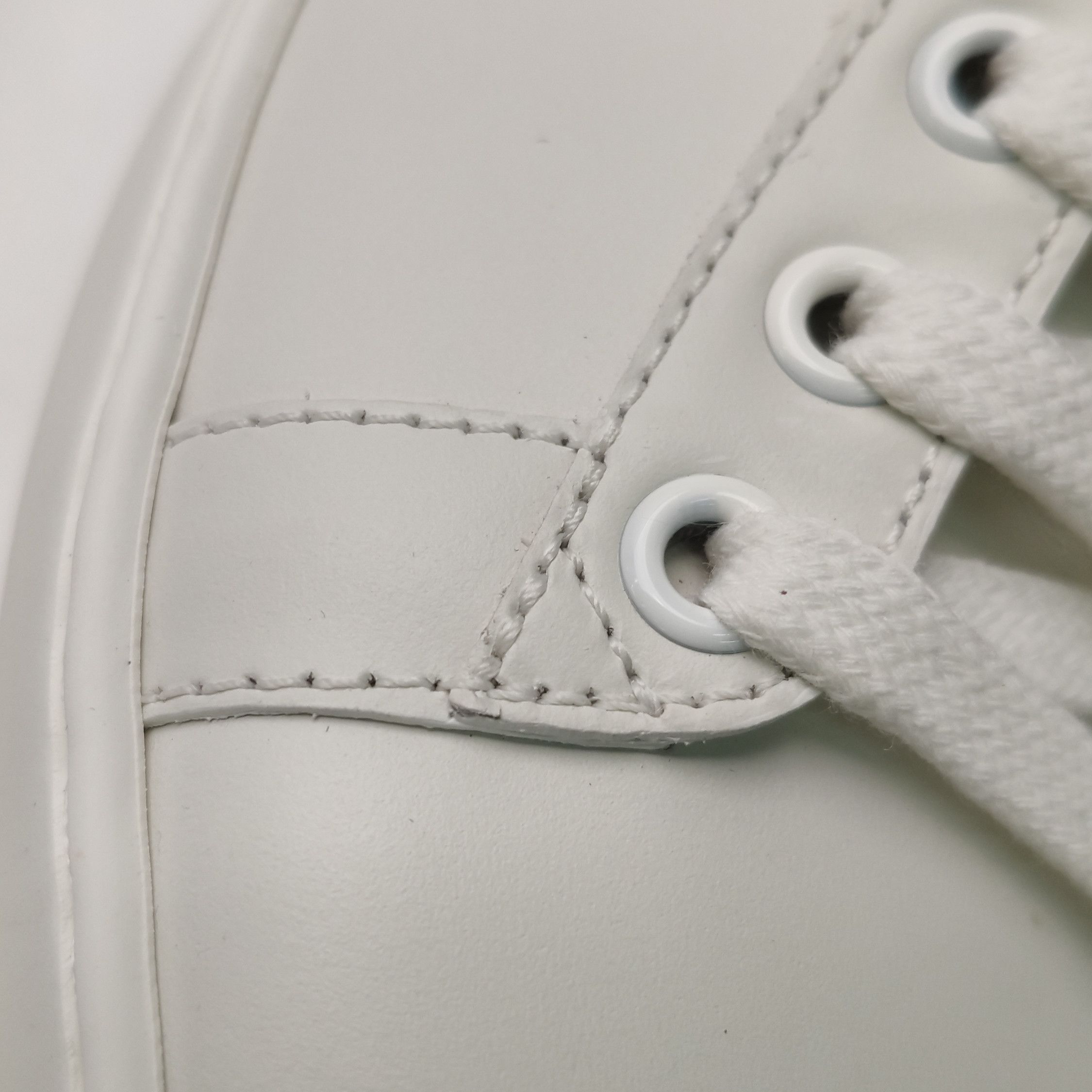 Gucci Gucci Women 6-5 Lowtop Sneakers Size US 6.5 / IT 36.5 - 7 Thumbnail
