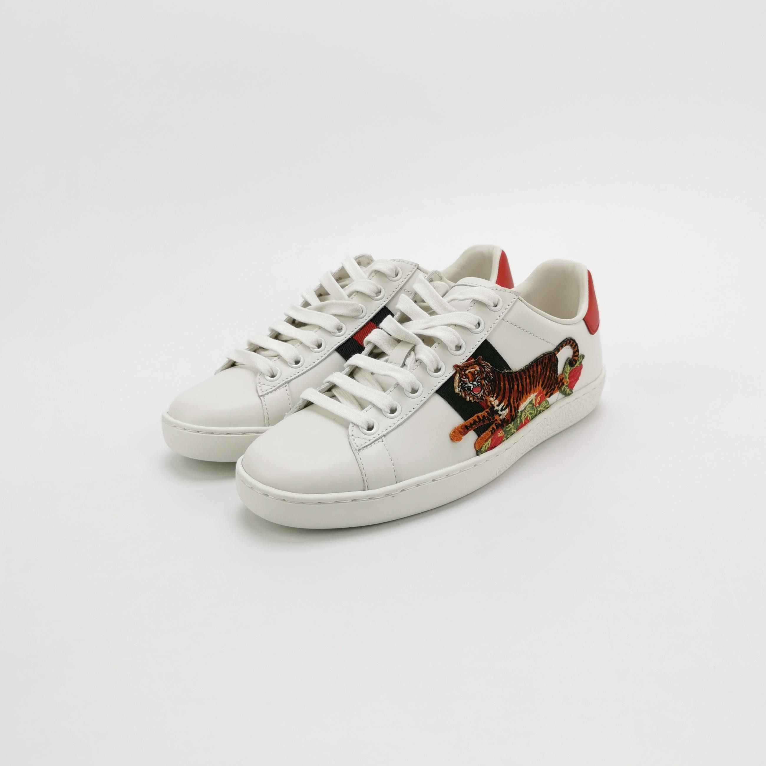 Gucci Gucci Women 5 Lowtop Sneakers Size US 5 / IT 35 - 2 Thumbnail