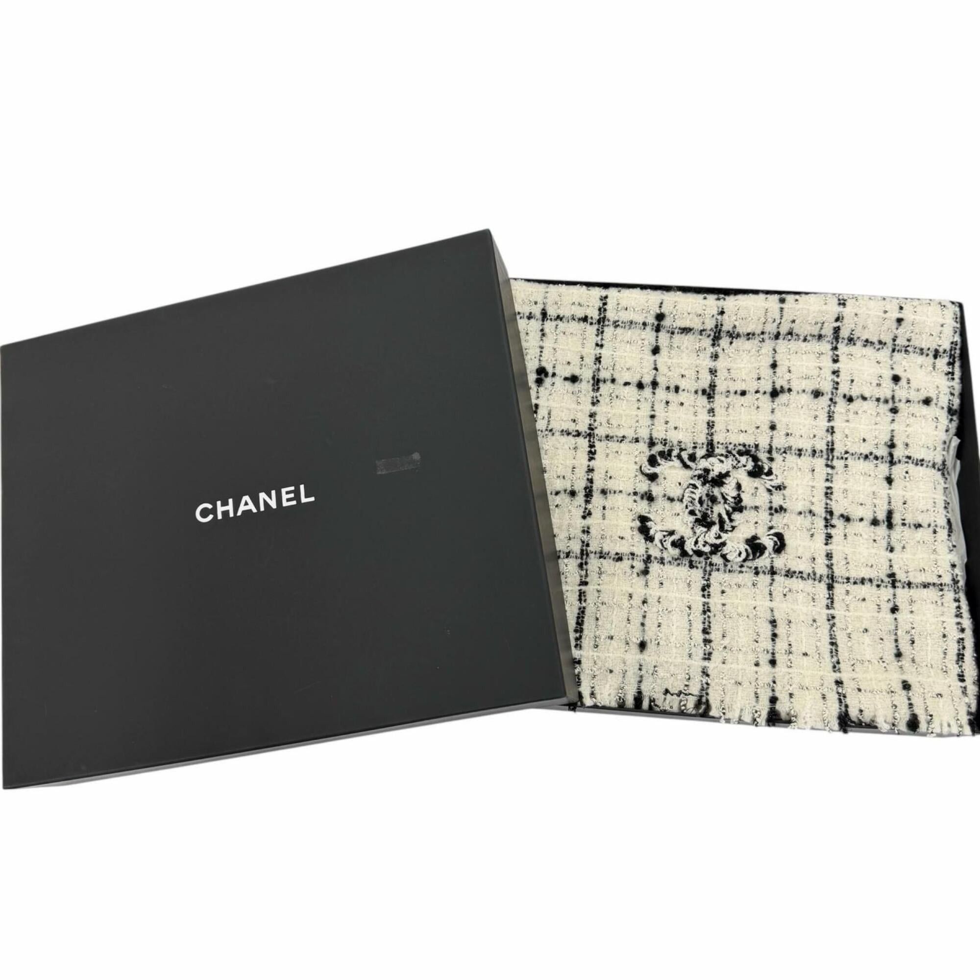 Chanel CHANEL 2025/2026 Model AAB731 Current Cashmere Blend Cruise Collection Show Coco Mark Tweed Stole/Scarf White/Black Made in Italy Women's with Box Size ONE SIZE - 2 Thumbnail