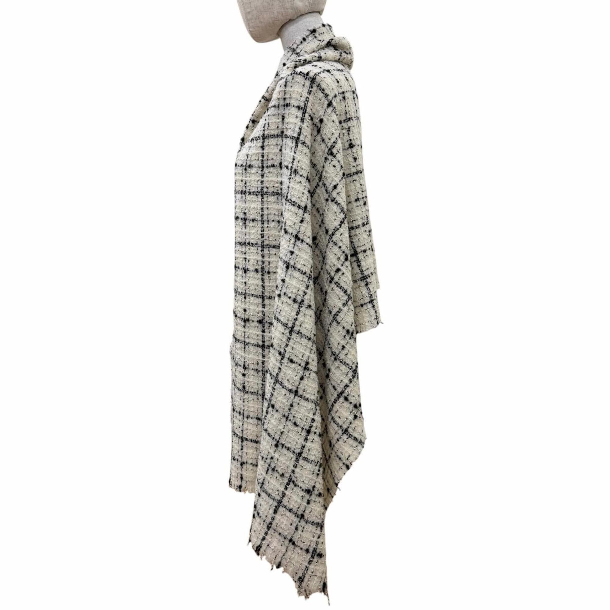 Chanel CHANEL 2025/2026 Model AAB731 Current Cashmere Blend Cruise Collection Show Coco Mark Tweed Stole/Scarf White/Black Made in Italy Women's with Box Size ONE SIZE - 4 Thumbnail