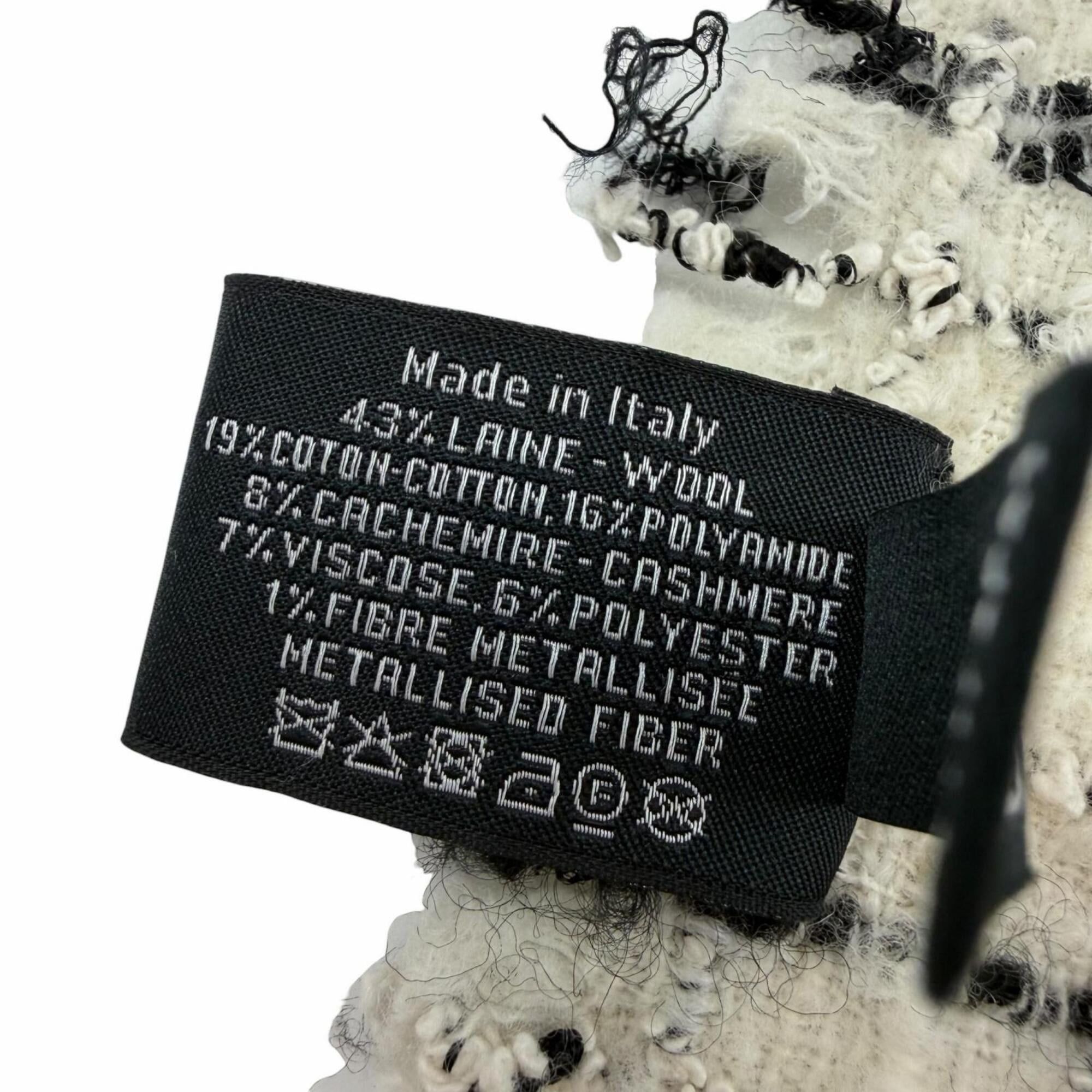 Chanel CHANEL 2025/2026 Model AAB731 Current Cashmere Blend Cruise Collection Show Coco Mark Tweed Stole/Scarf White/Black Made in Italy Women's with Box Size ONE SIZE - 9 Thumbnail
