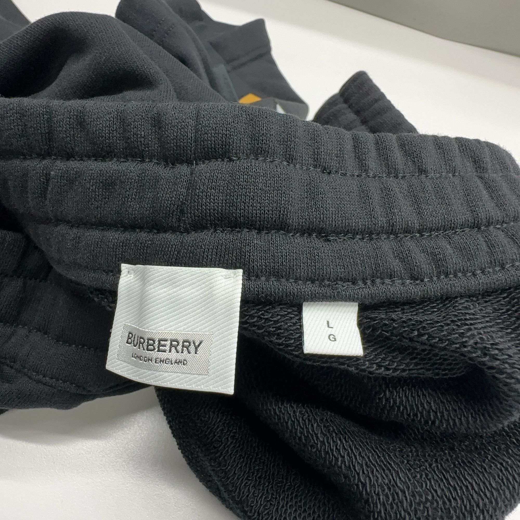 Burberry Burberry Logo Badge Shorts Size L Size US 34 / EU 50 - 3 Thumbnail