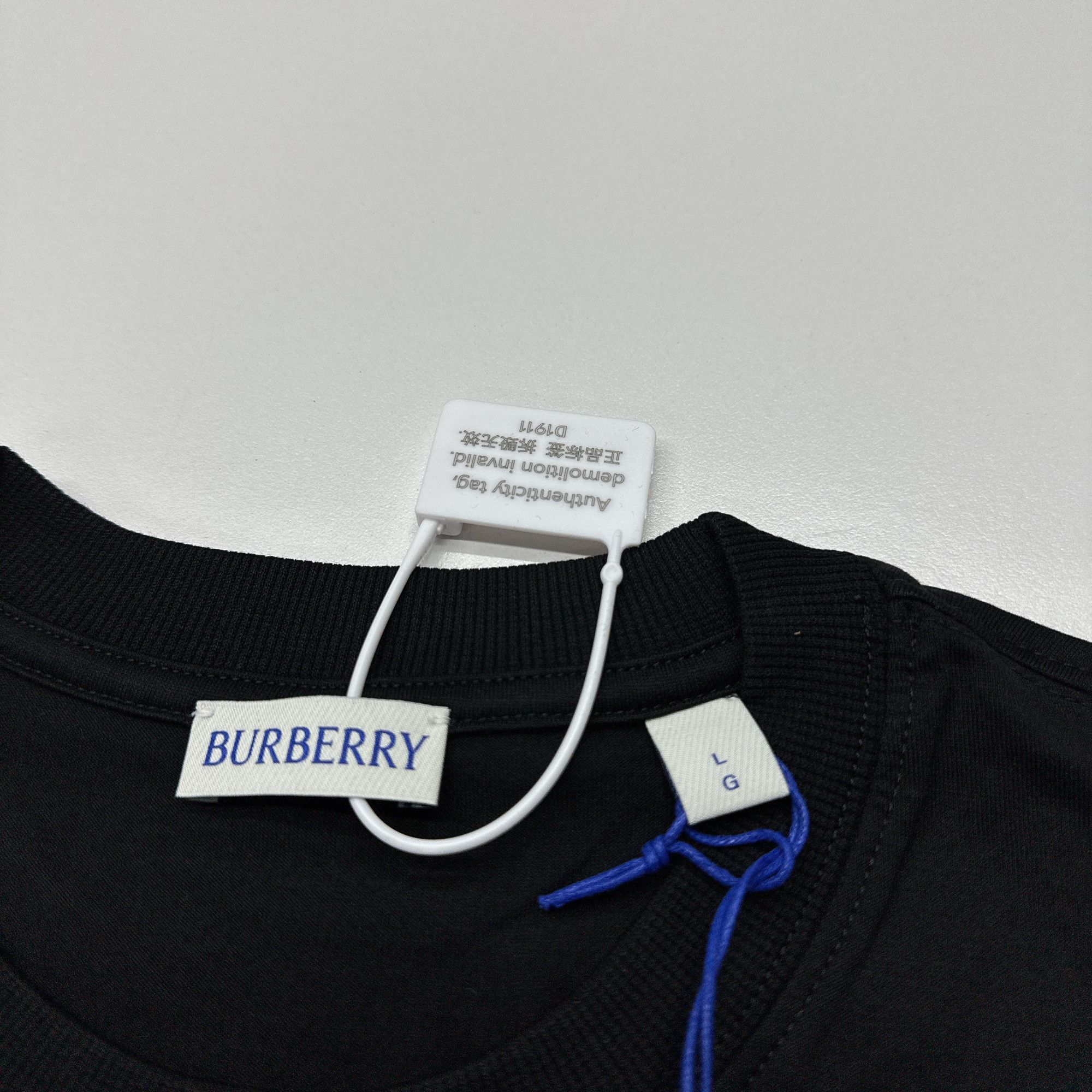 Burberry Burberry Check Trim T-Shirt Size L Size US L / EU 52-54 / 3 - 3 Thumbnail