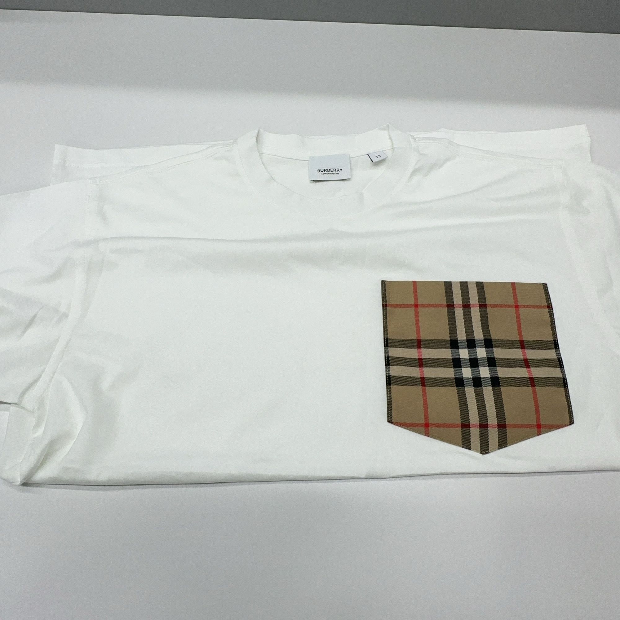 Burberry Burberry Check Pocket T-Shirt Size XS Size XS / US 0-2 / IT 36-38 - 5 Thumbnail